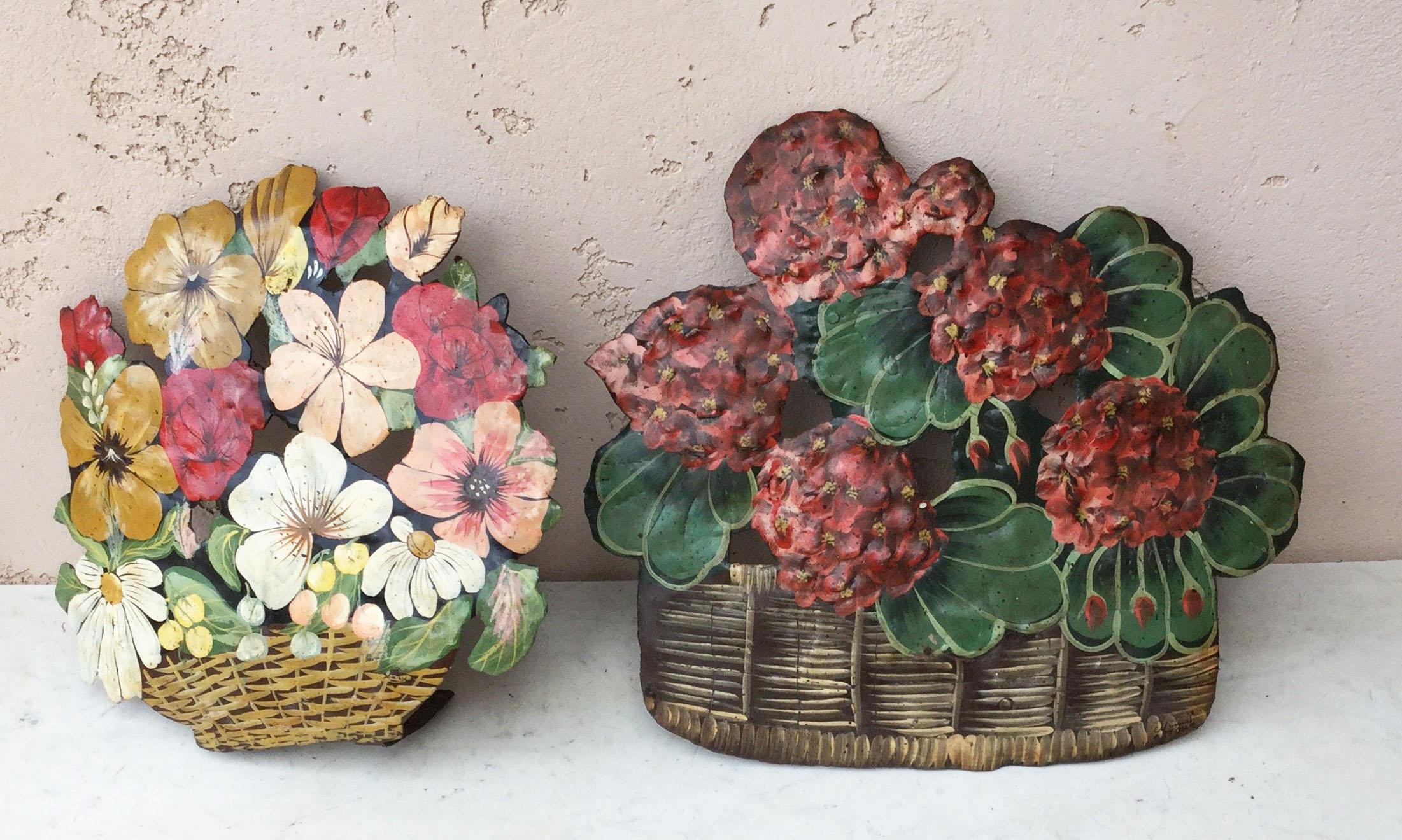 French Tole Flowers Bunch Decoration, circa 1940 In Good Condition For Sale In Austin, TX