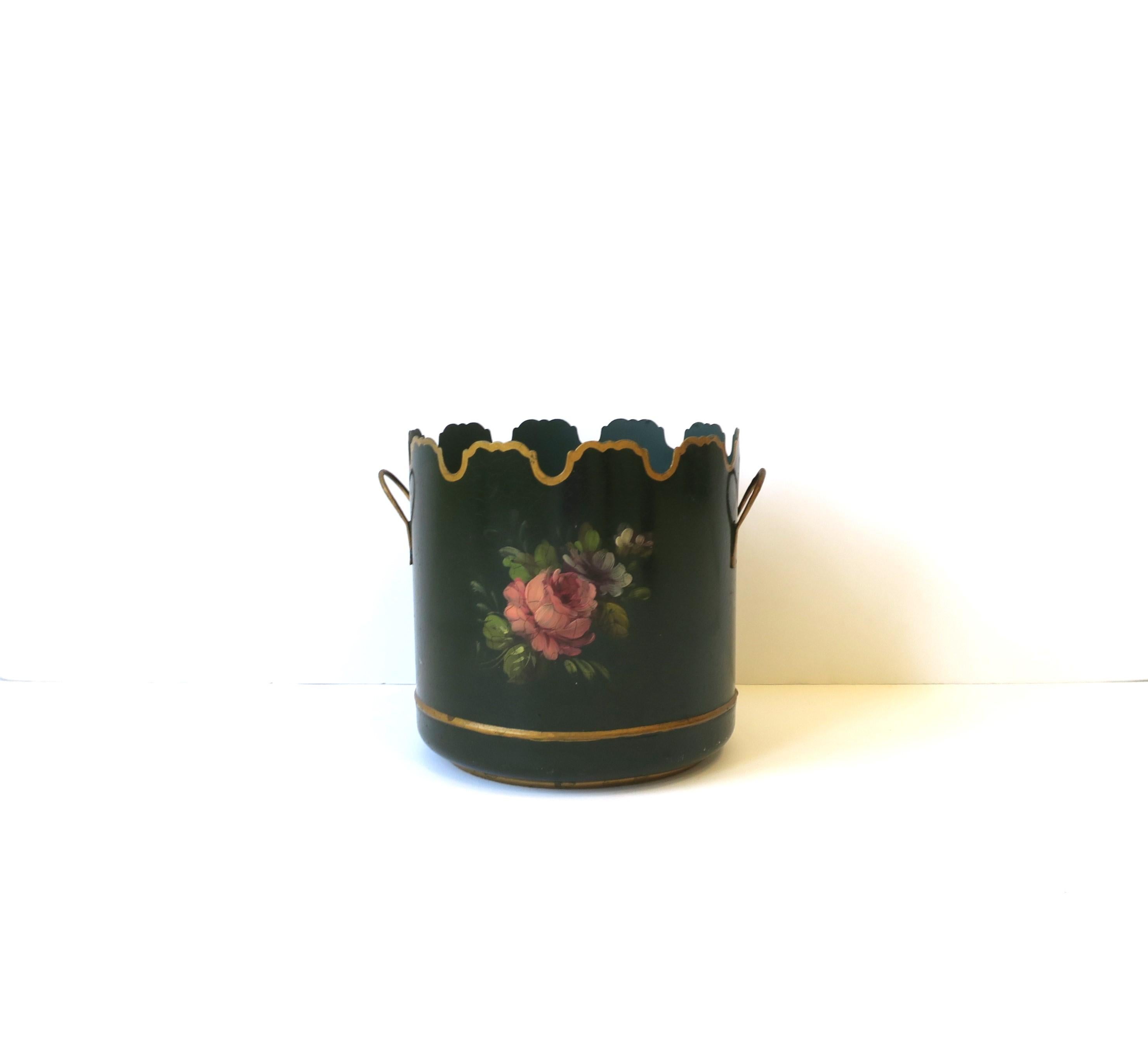 French Tôle Green & Gold Jardinière Cachepot with Scalloped Edge, 20th c France For Sale 5