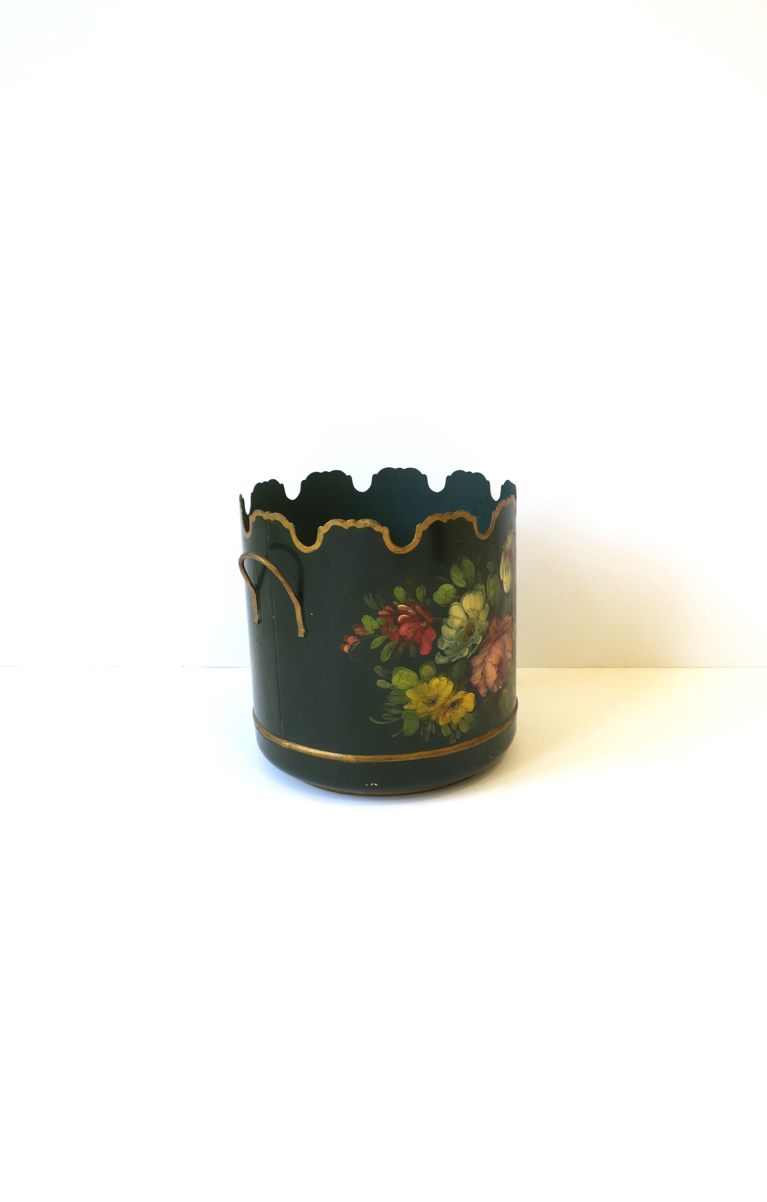French Tôle Green & Gold Jardinière Cachepot with Scalloped Edge, 20th c France For Sale 1
