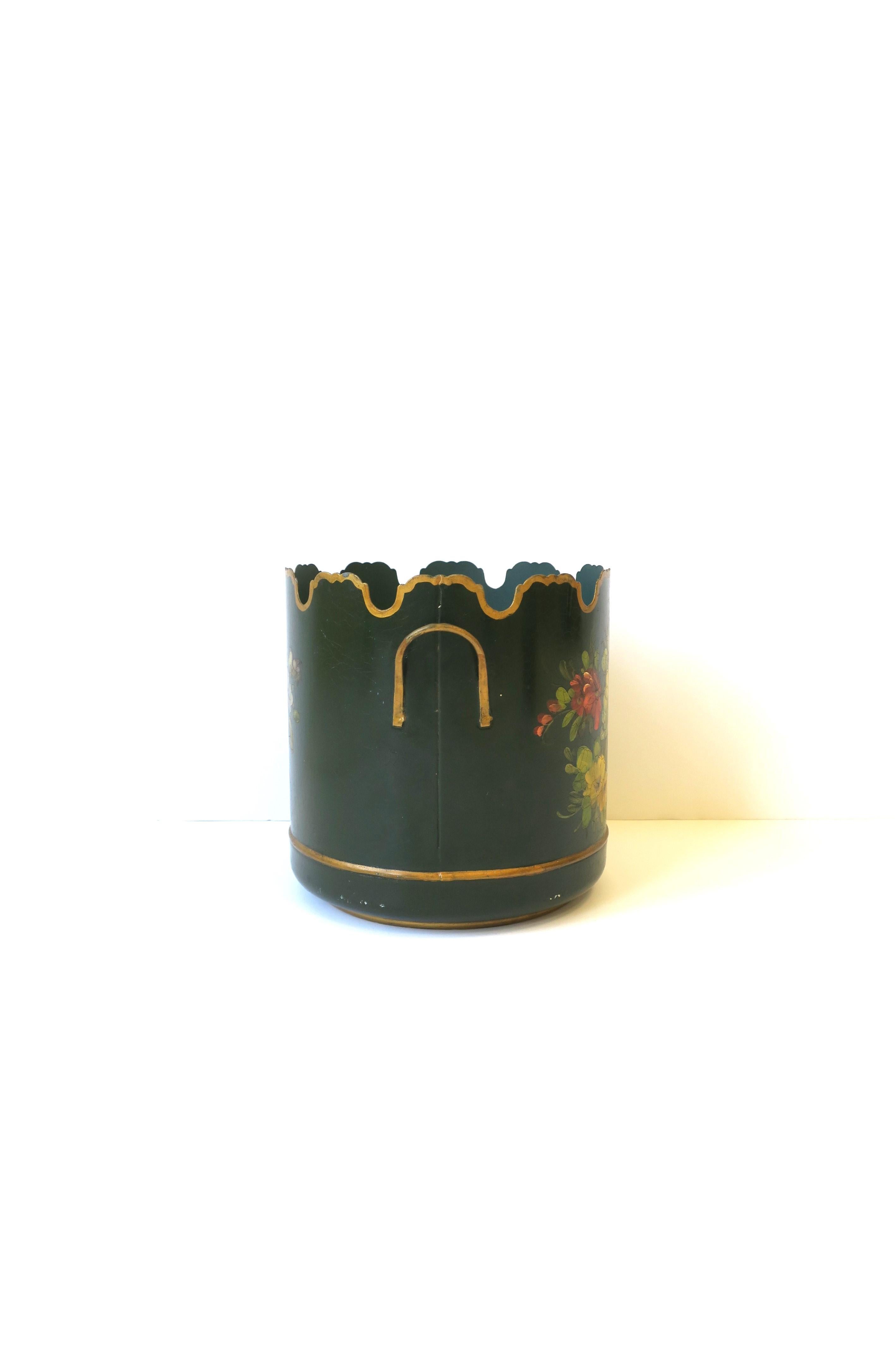 French Tôle Green & Gold Jardinière Cachepot with Scalloped Edge, 20th c France For Sale 2