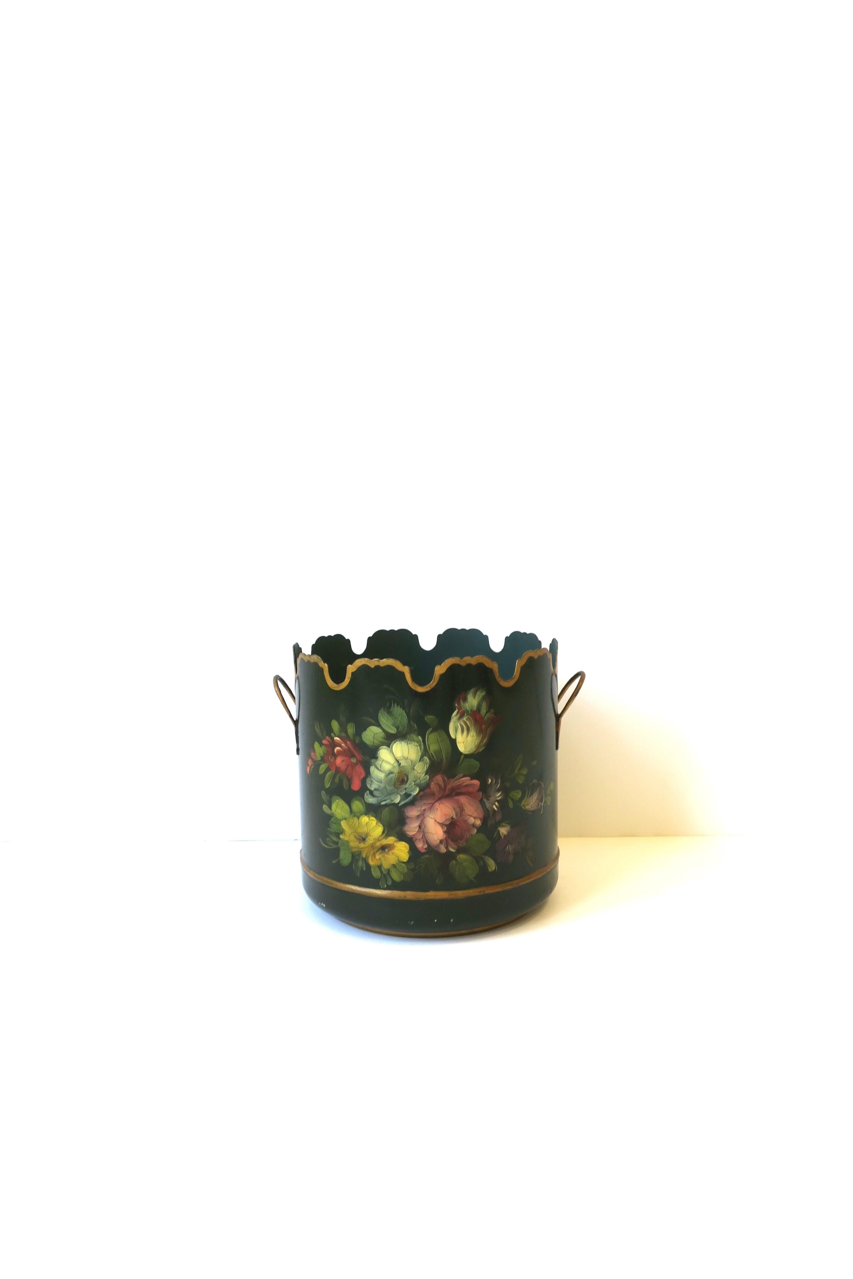 French Tôle Green & Gold Jardinière Cachepot with Scalloped Edge, 20th c France For Sale 3