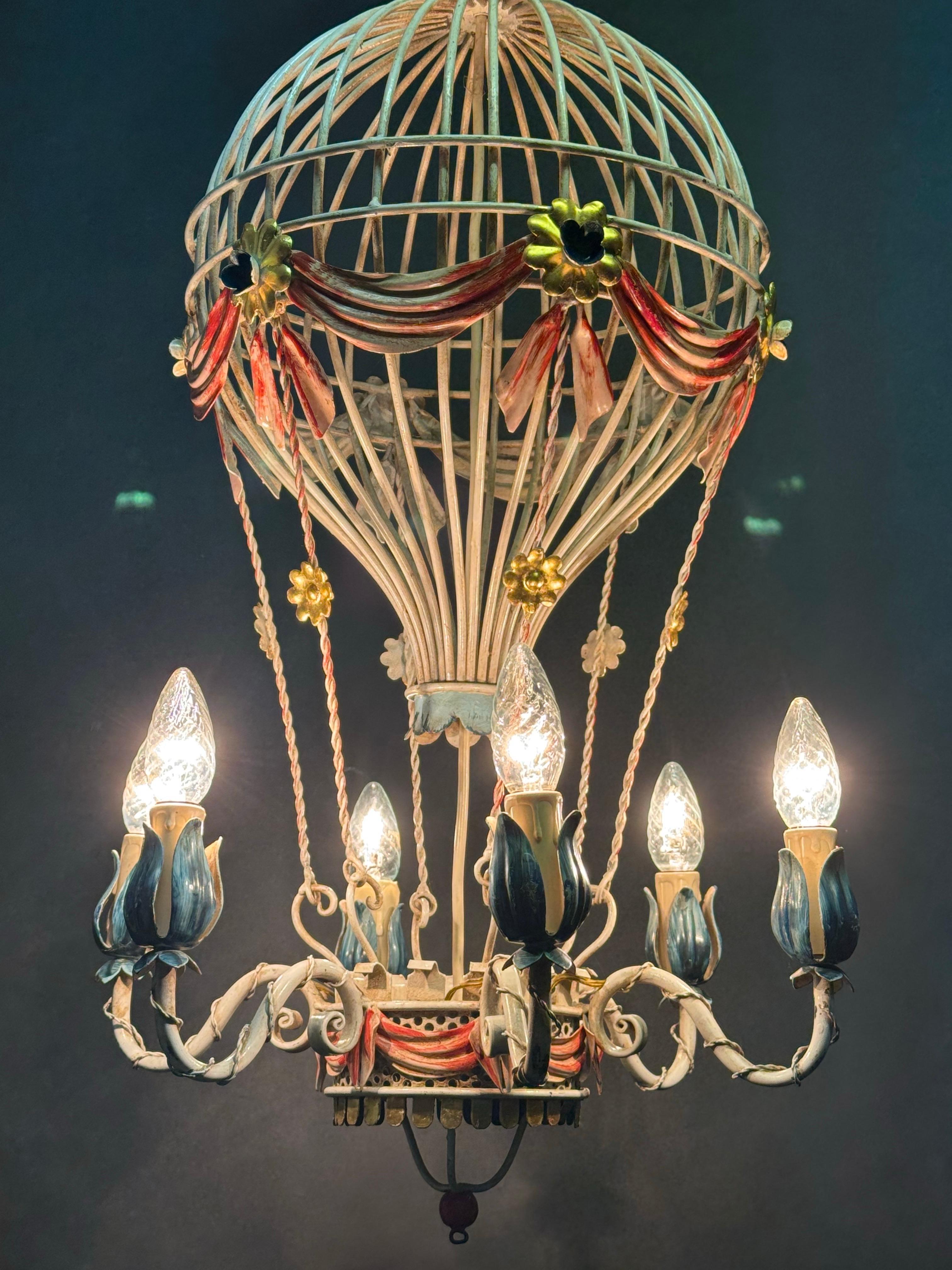 French Tole Hot Air Balloon Chandelier, circa 1950s In Excellent Condition For Sale In Wiesbaden, Hessen