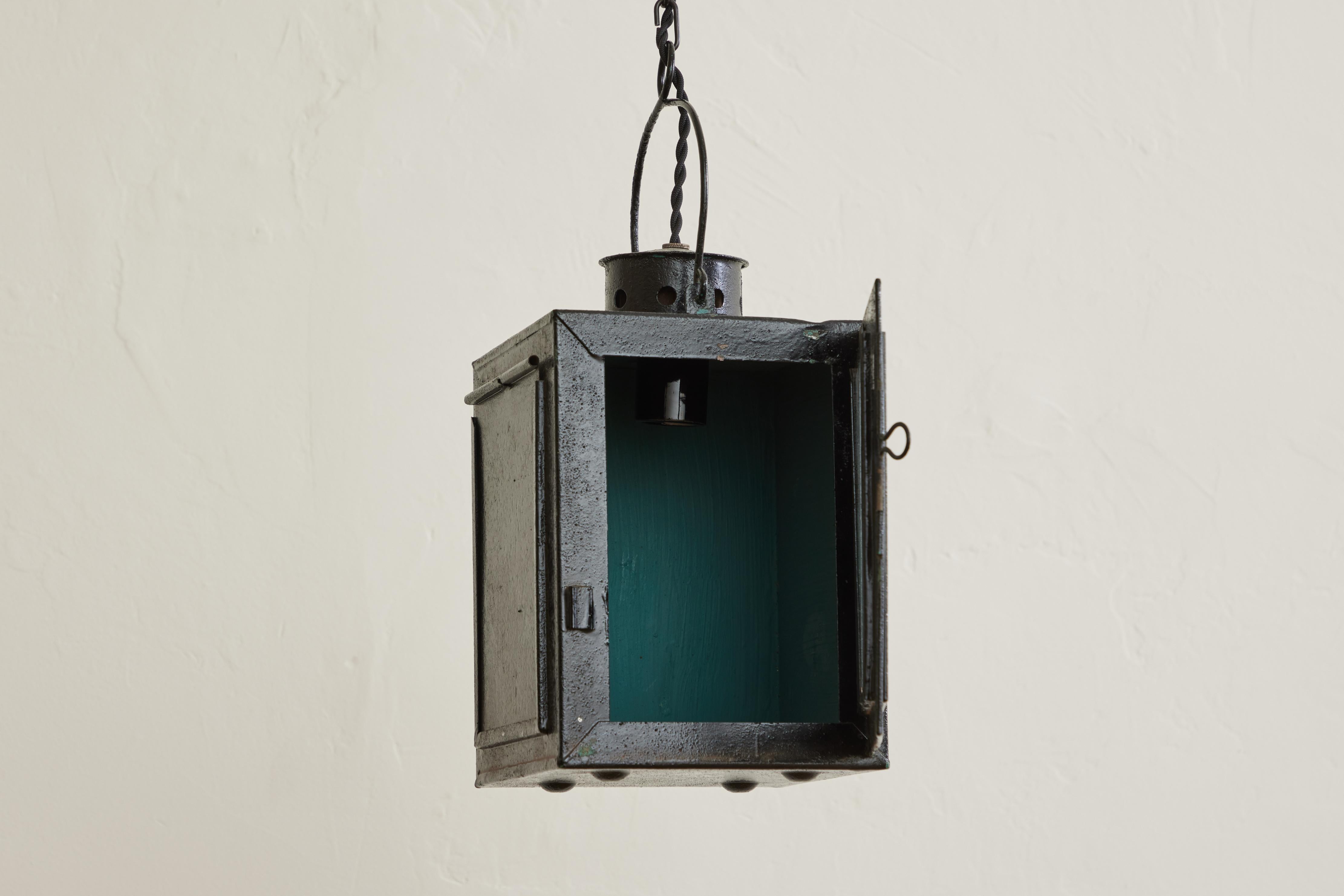 French Tole Lantern In Good Condition For Sale In Los Angeles, CA