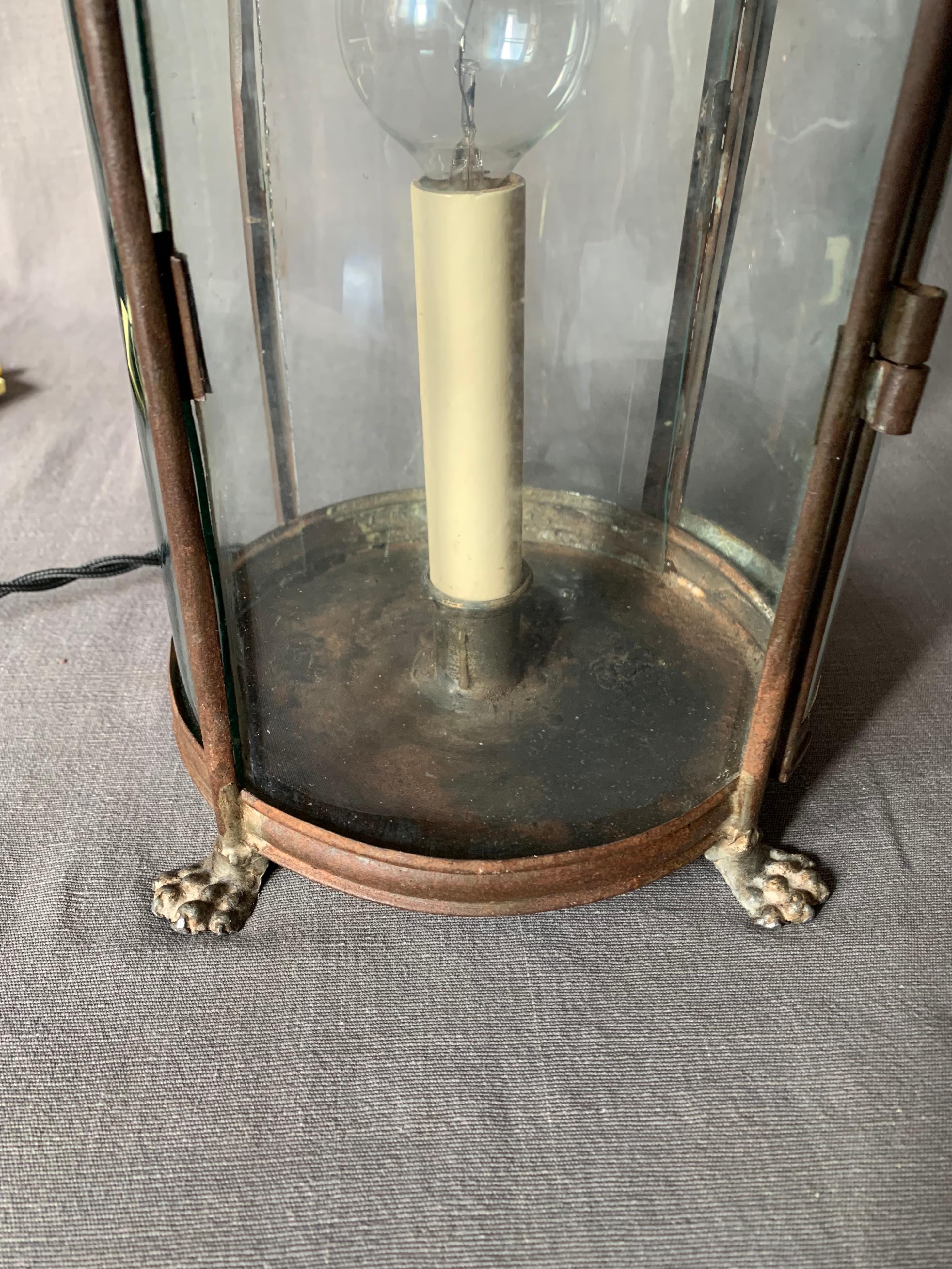 French Tole Lantern Lamp  In Good Condition For Sale In New York, NY