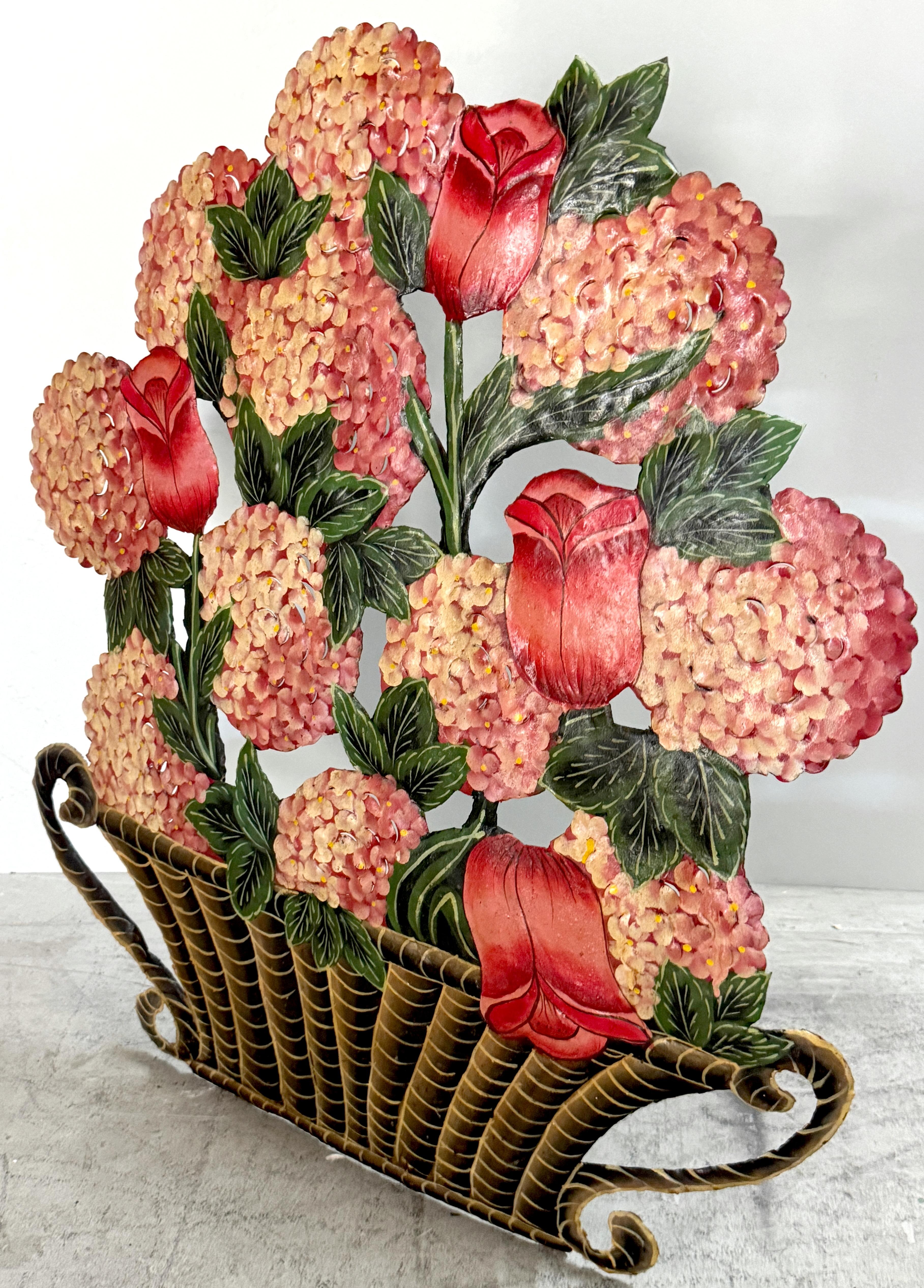 Französisches Schnullerbrett mit Blumenbemalung - Korb mit Tulpen und Hortensien, 20. im Angebot 3