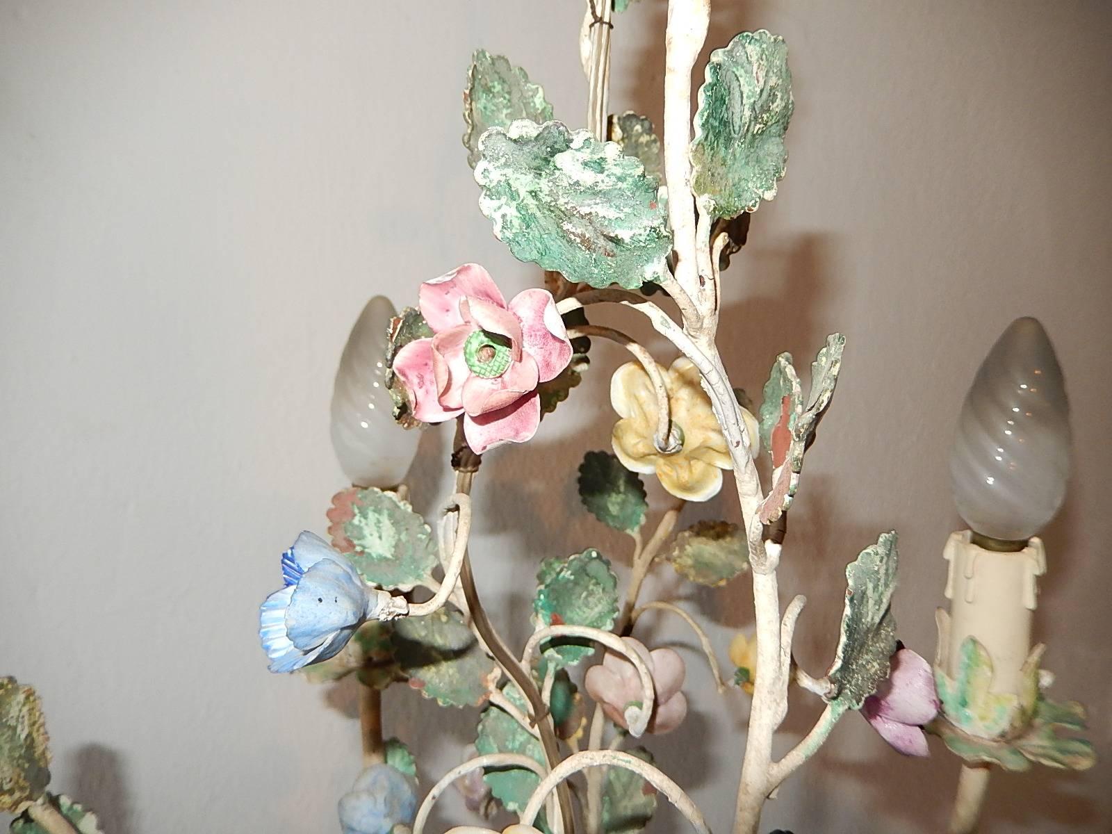 French Tole Pastel Porcelain Flowers Chandelier with Bow In Excellent Condition In Modena (MO), Modena (Mo)