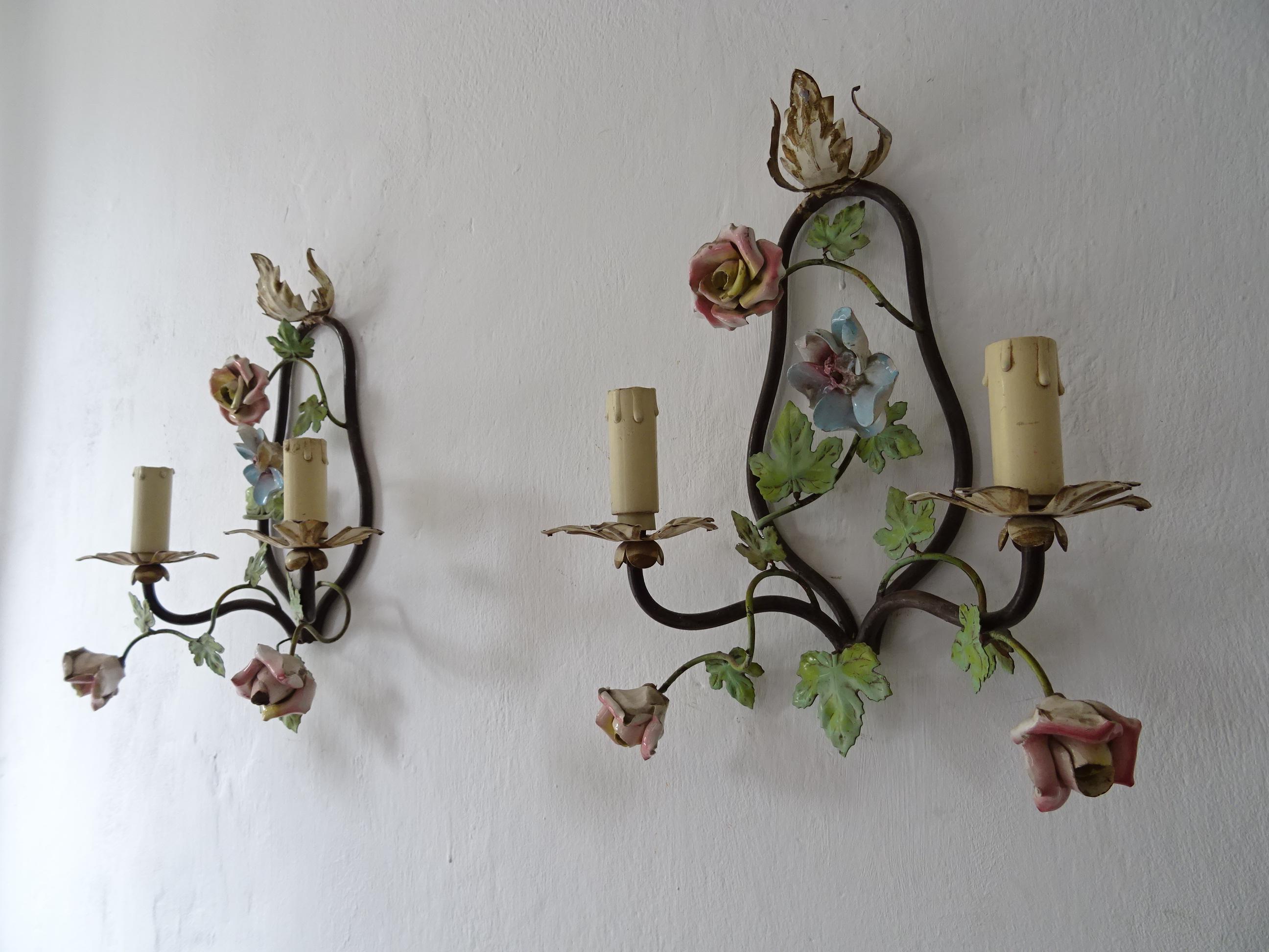 French Tole Porcelain Flowers Grape Leaves Sconces, circa 1920 In Good Condition For Sale In Firenze, Toscana