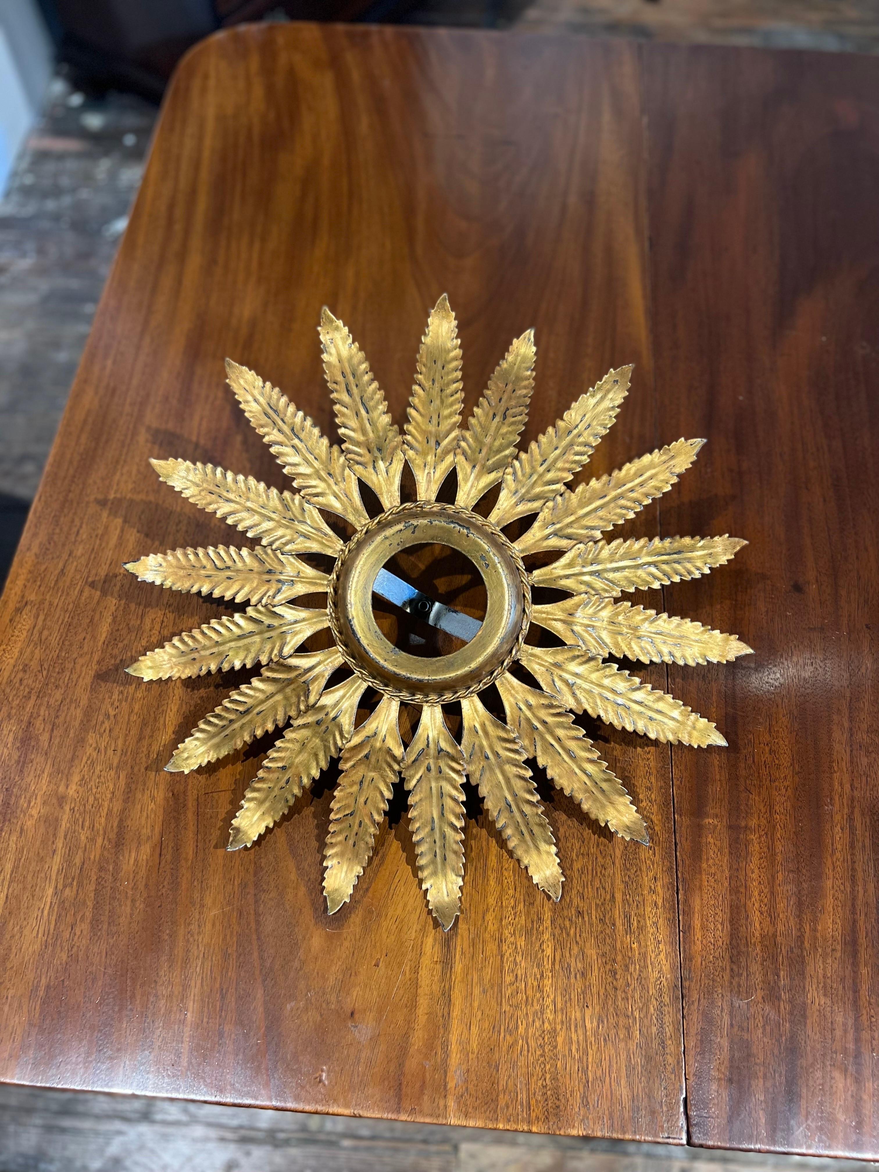 French tole starburst flush mount  In Good Condition For Sale In Charleston, SC