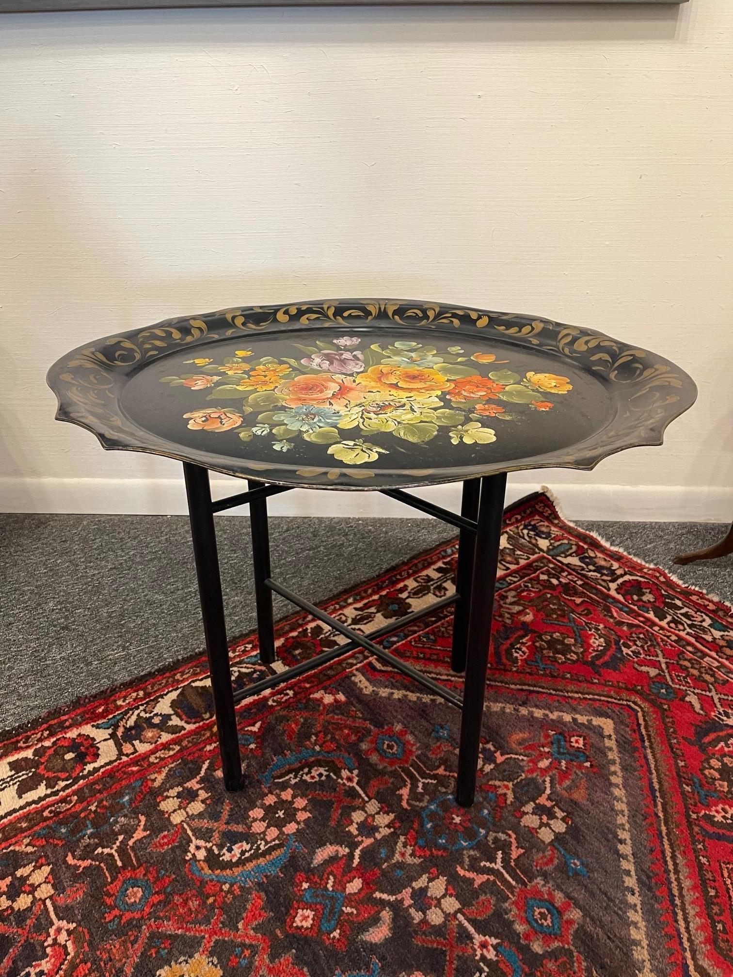 French Tole Tray Table with Flower Design, 19th Century For Sale 1