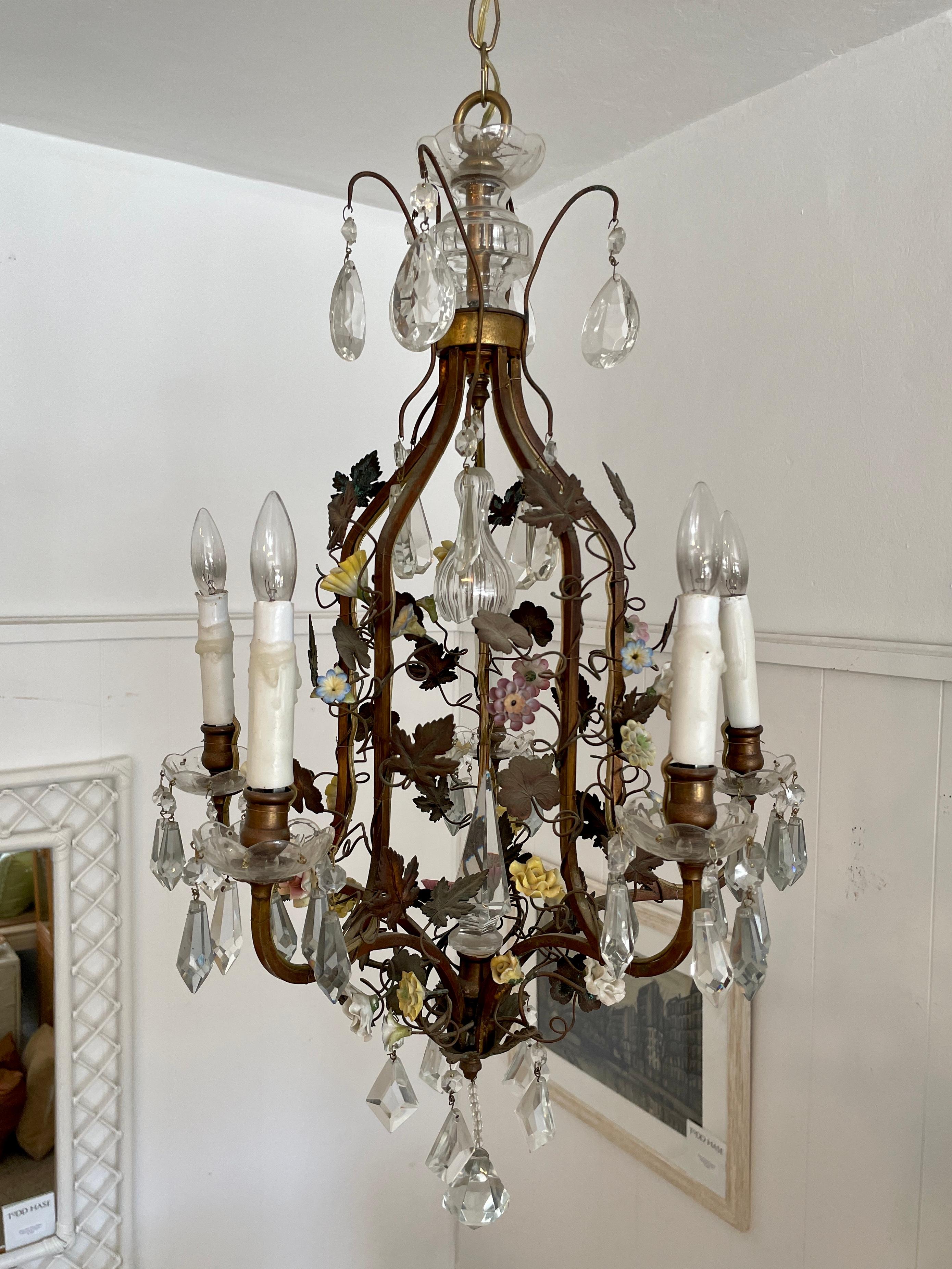 French Tole with Porcelain Flower Details Chandelier In Good Condition For Sale In Los Angeles, CA