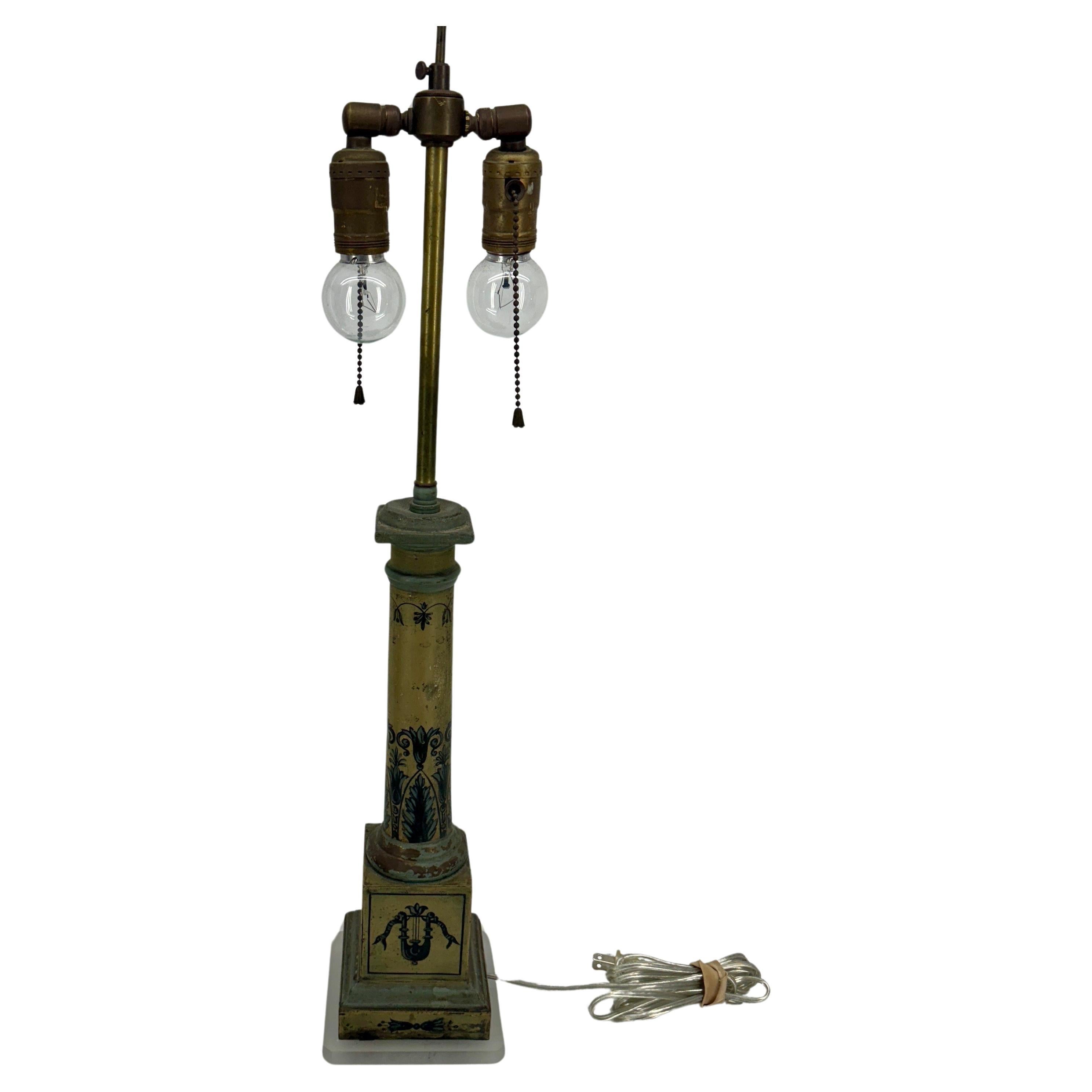Französische umgewandelte Öllampe aus Zinngeschirr, um 1875 (19. Jahrhundert) im Angebot