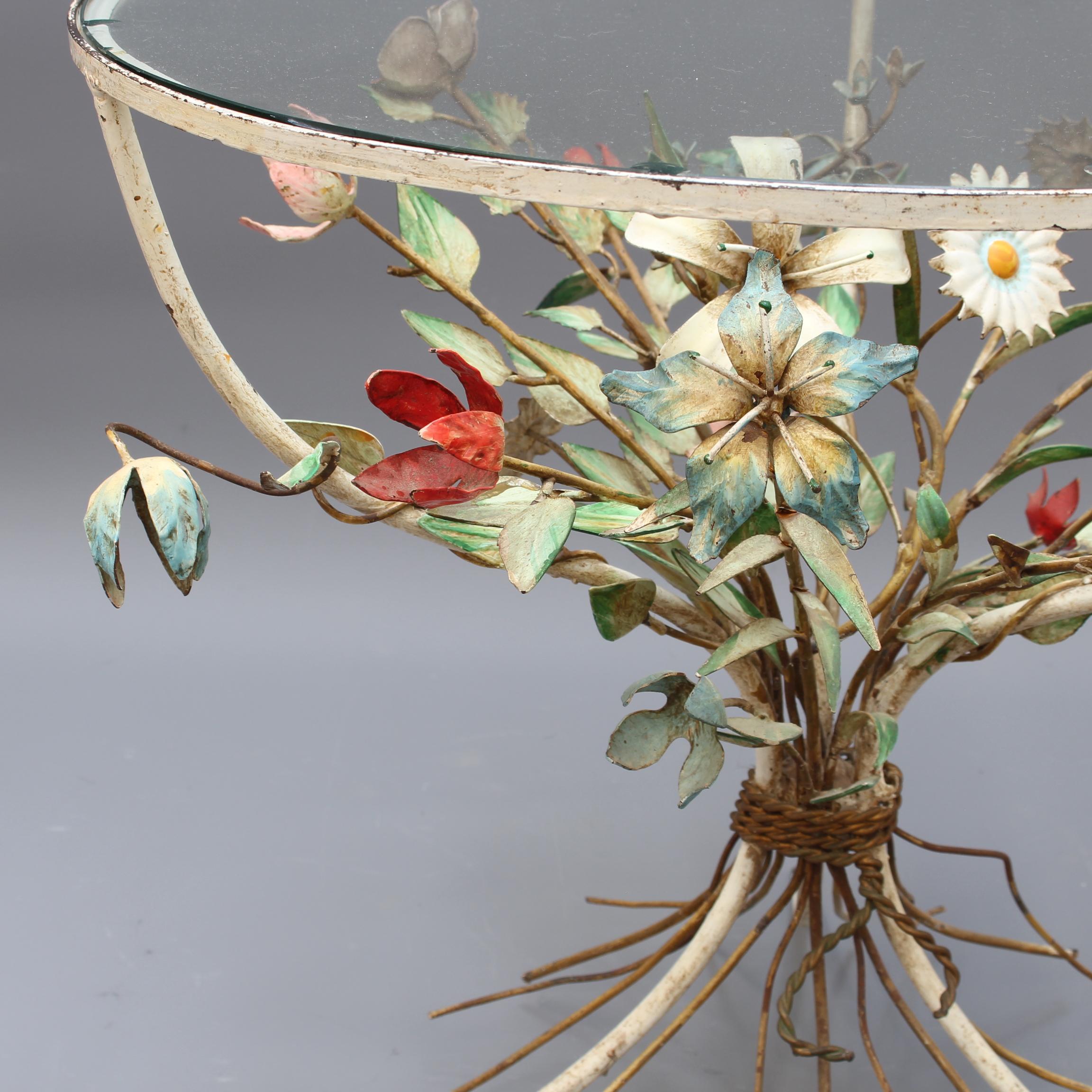 French Tôleware Side Table with Flower Bouquet Motif 'circa 1950s' In Fair Condition In London, GB