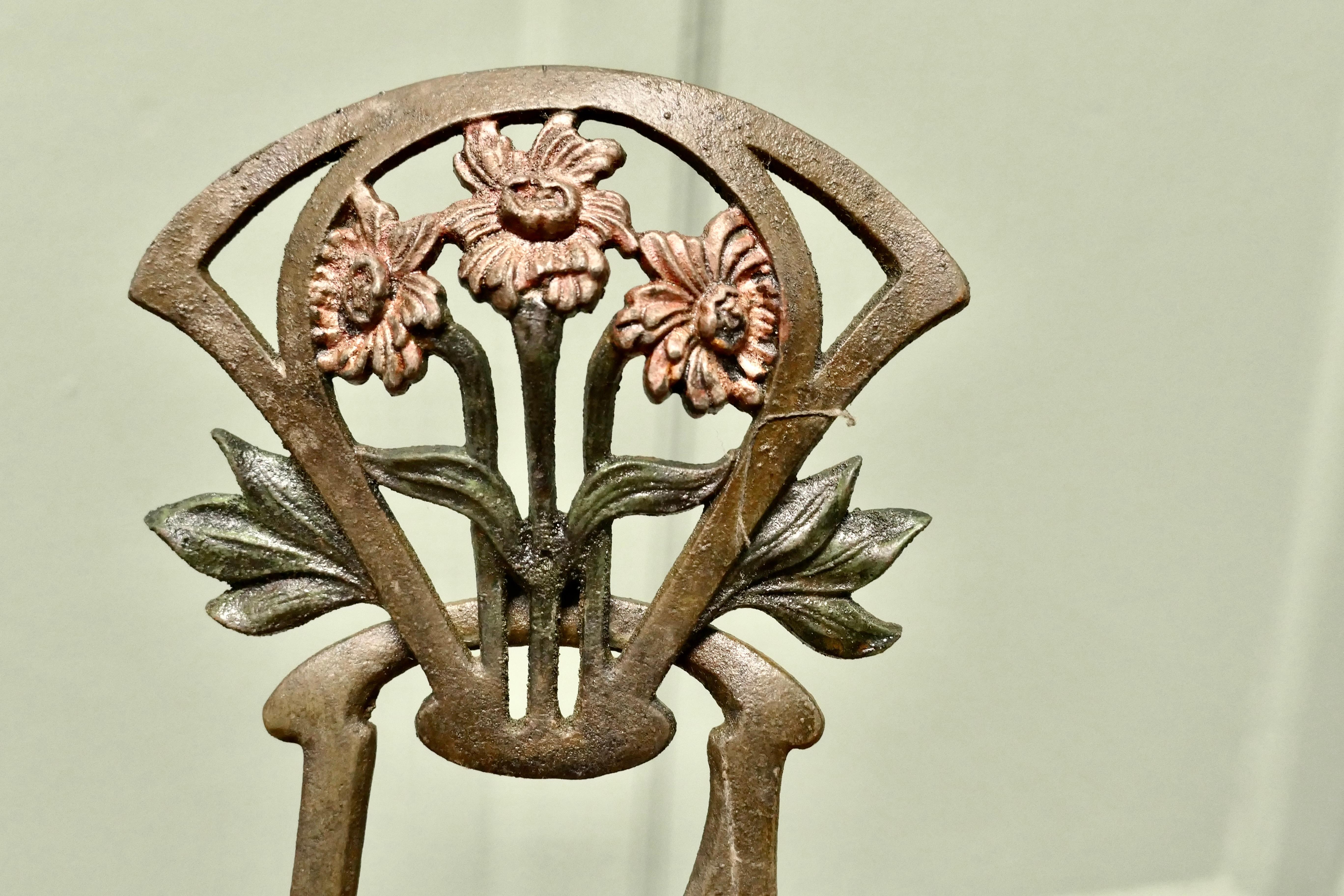 Folk Art French Tolewear Table Easel or Book Rest For Sale