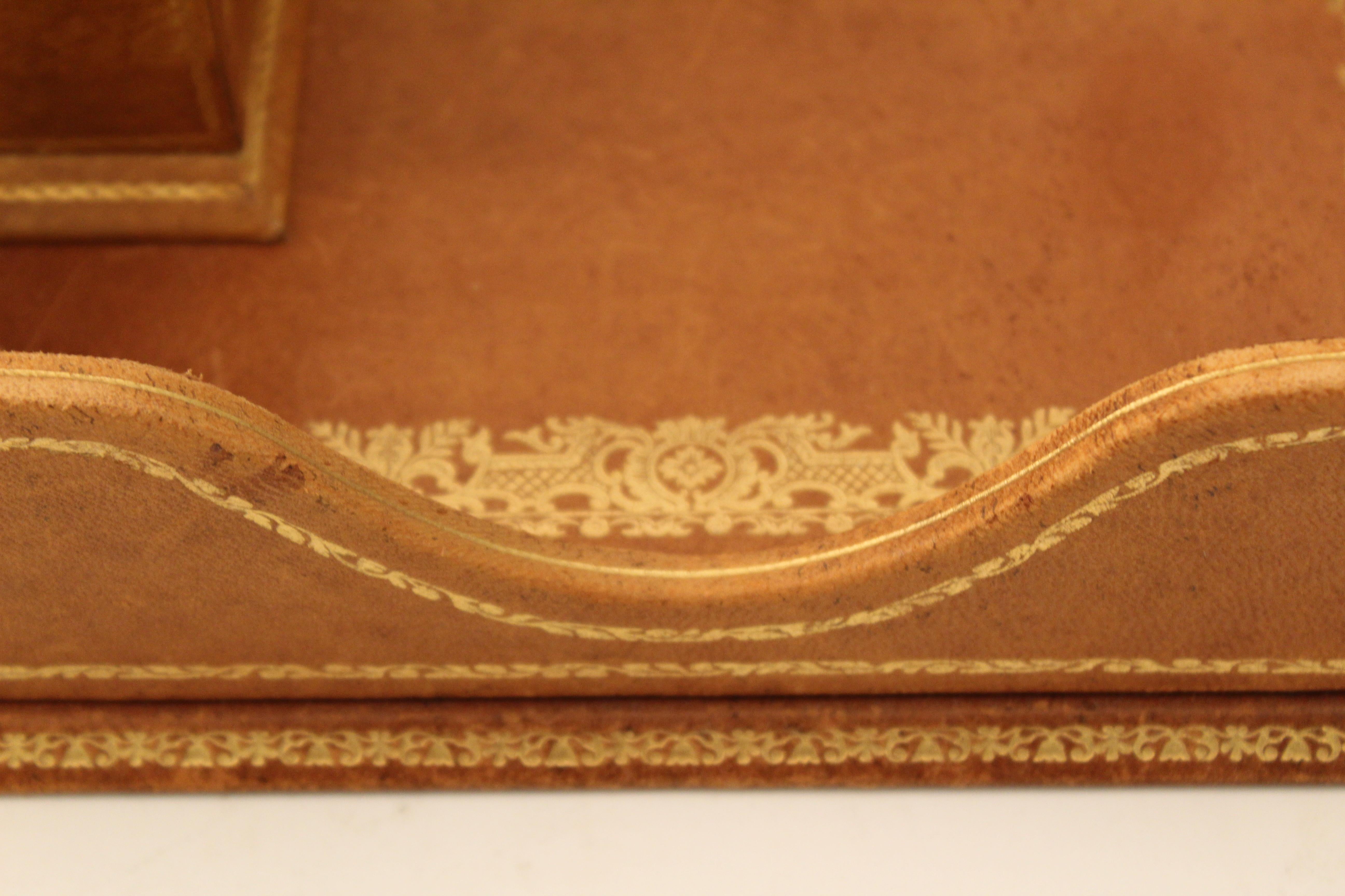 French Tooled Leather Desk Set of Six Pieces with Gilt Detailing, circa 1960 4