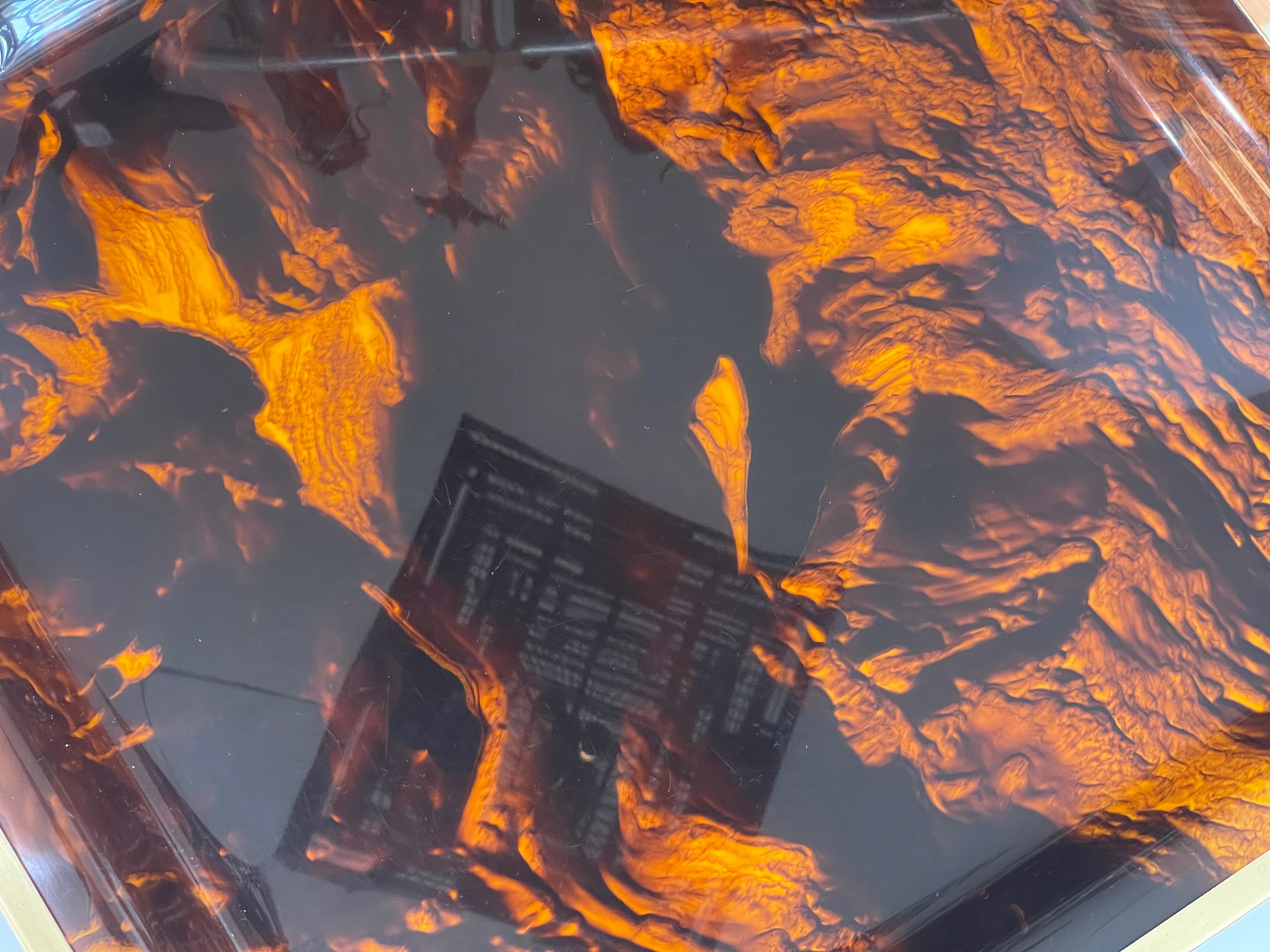 French Tortoiseshell Lucite & Brass Large Octagon Serving Tray, 1970s en venta 4