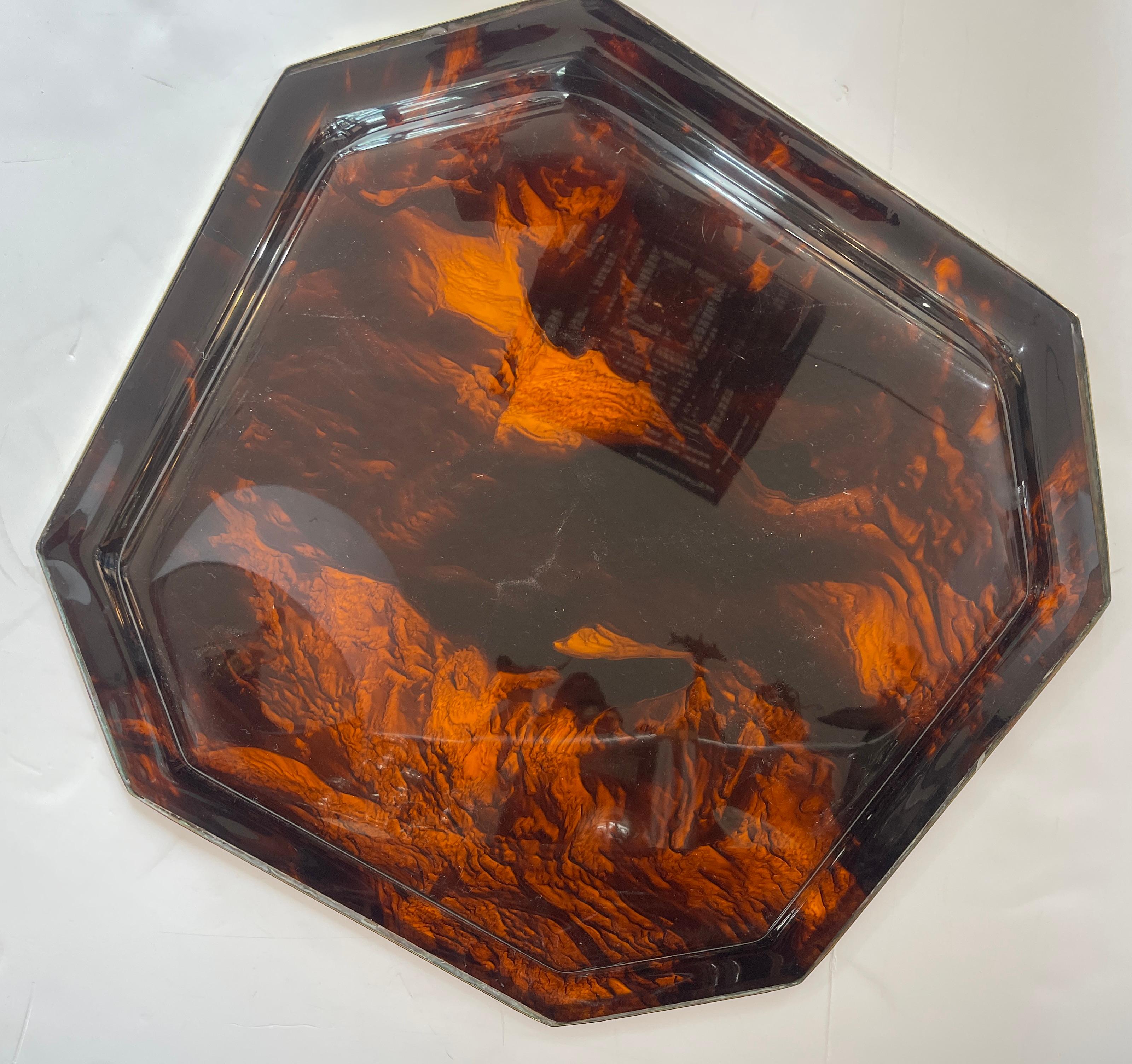 French Tortoiseshell Lucite & Brass Large Octagon Serving Tray, 1970s en venta 5