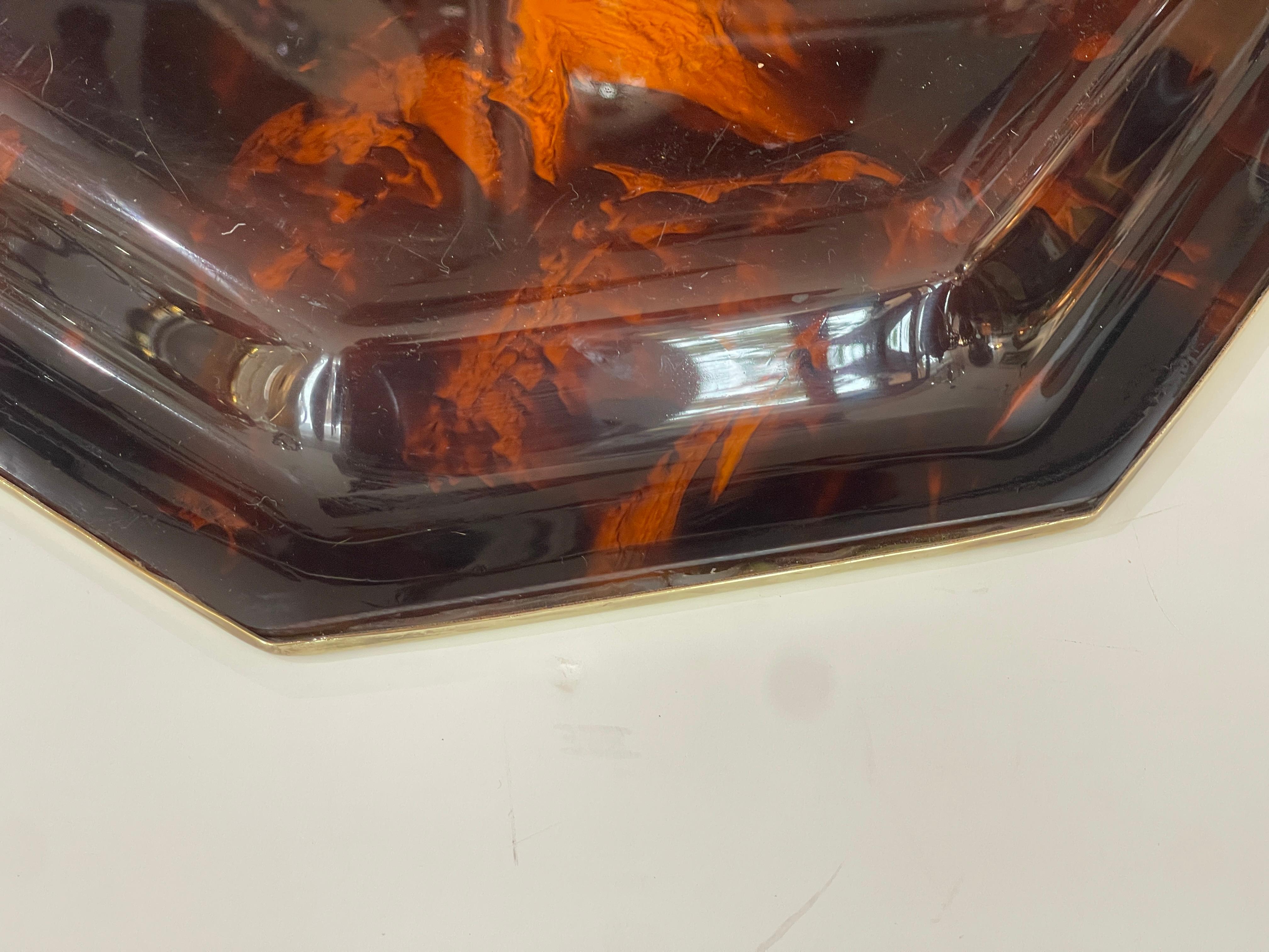 French Tortoiseshell Lucite & Brass Large Octagon Serving Tray, 1970s en venta 6