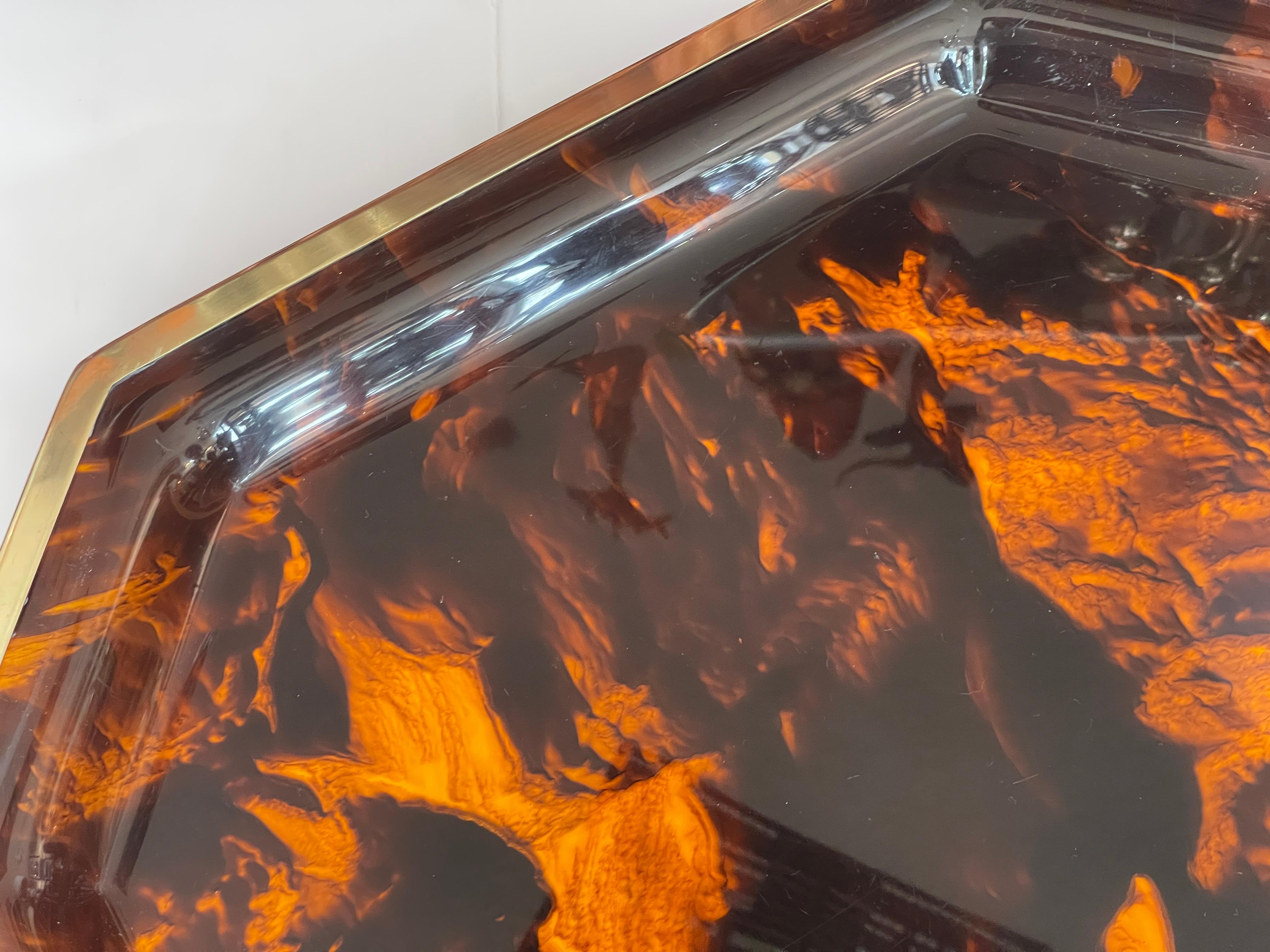 French Tortoiseshell Lucite & Brass Large Octagon Serving Tray, 1970s siglo XX en venta