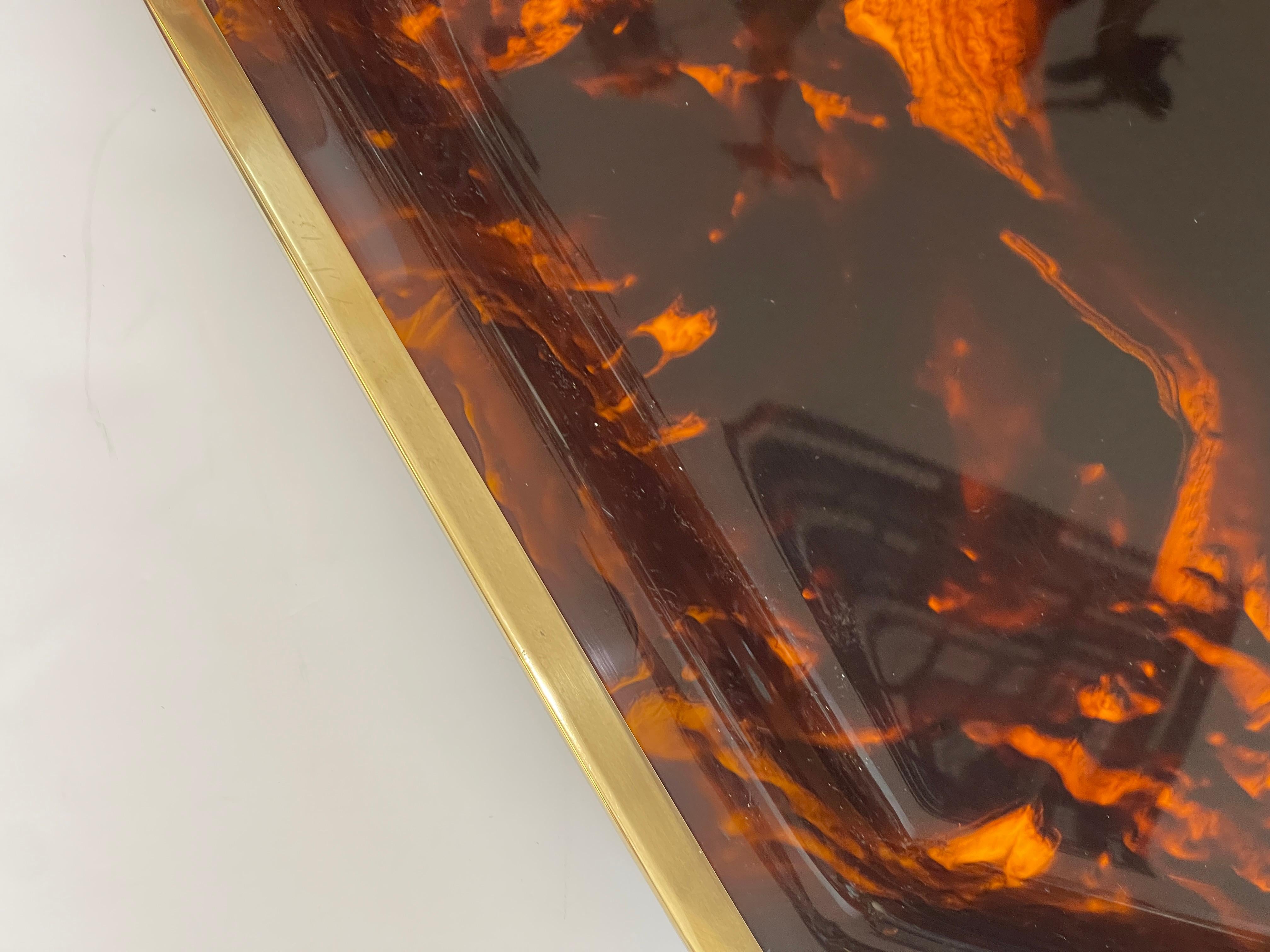 French Tortoiseshell Lucite & Brass Large Octagon Serving Tray, 1970s en venta 2