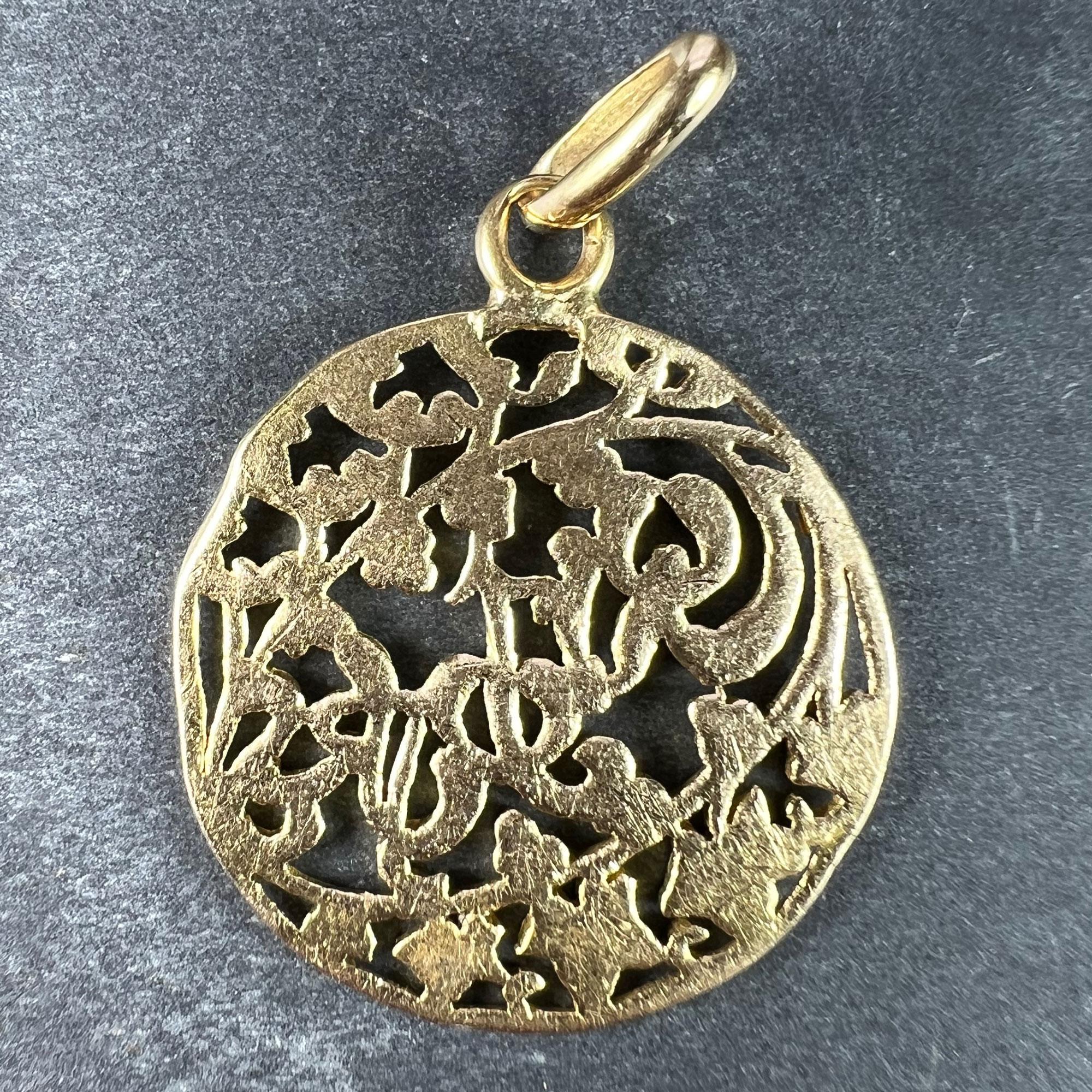 French Toujours Love Mistletoe Ivy 18K Yellow Gold Charm Pendant In Good Condition In London, GB
