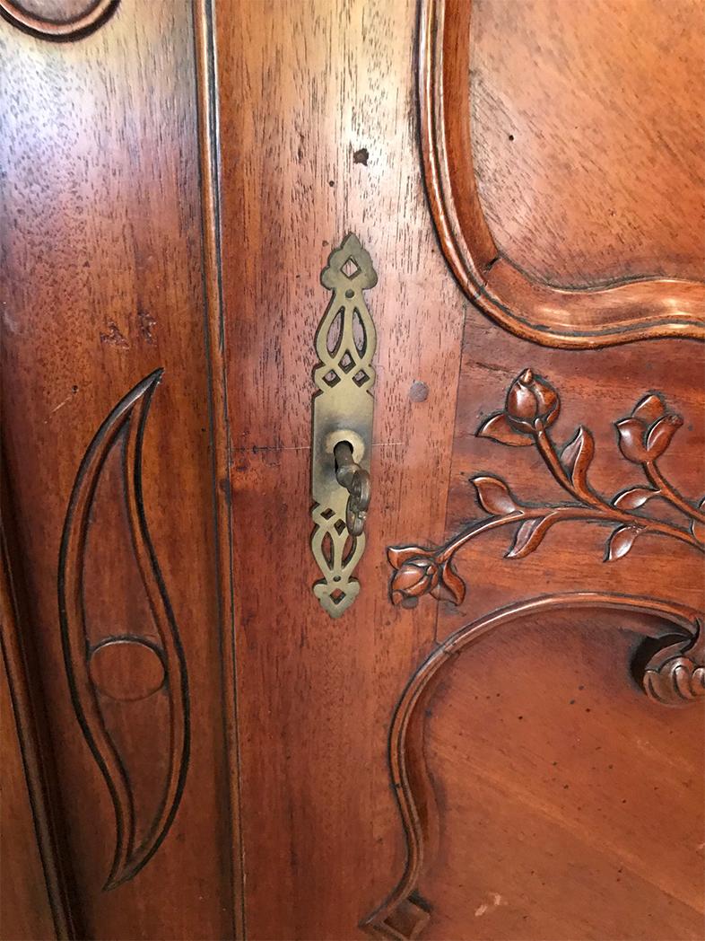 20th Century French Traditional 2 Door Armoire For Sale