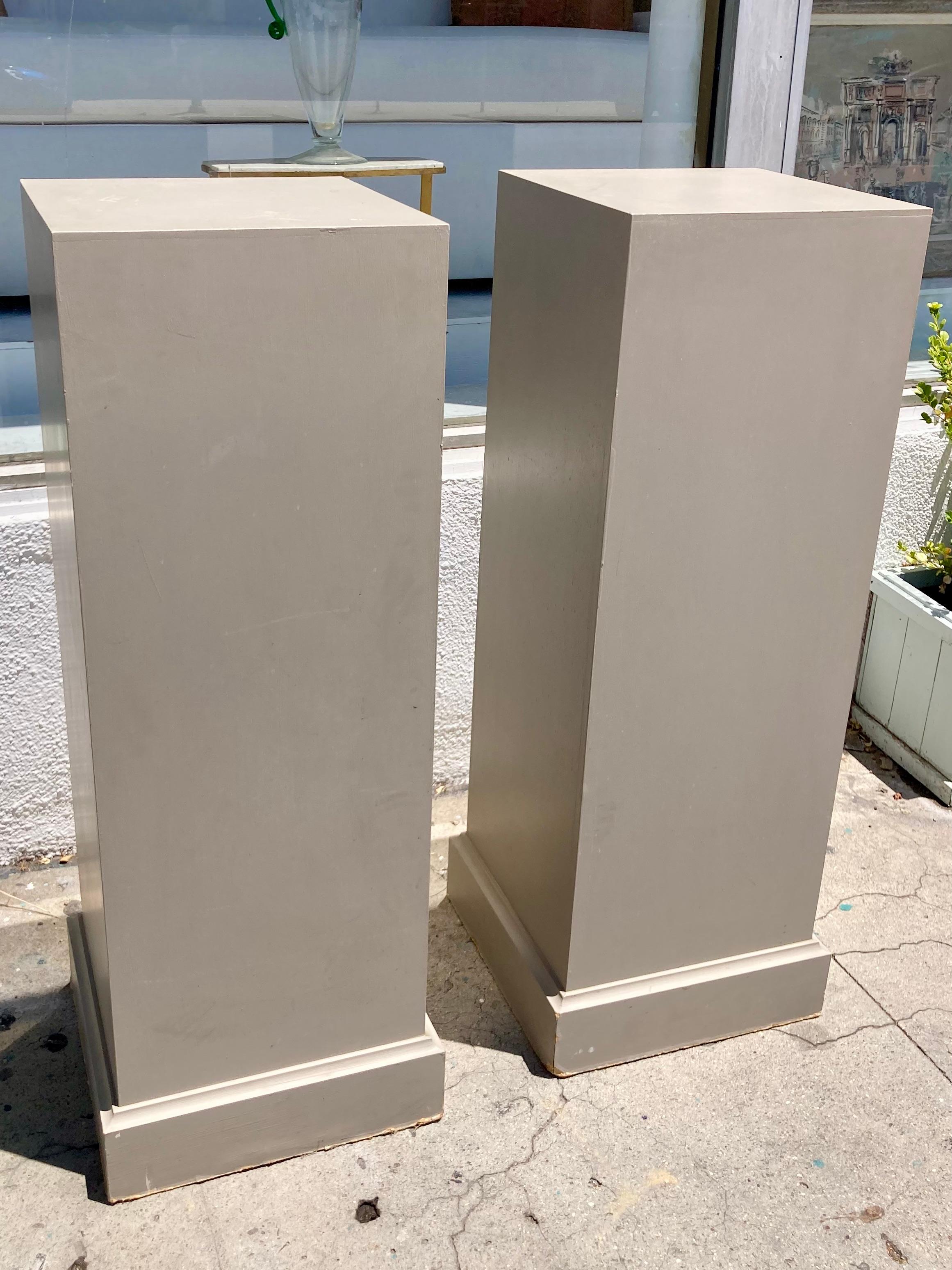 Mid-20th Century French Traditional Pedestals Paint Classic French Gray, a Pair For Sale