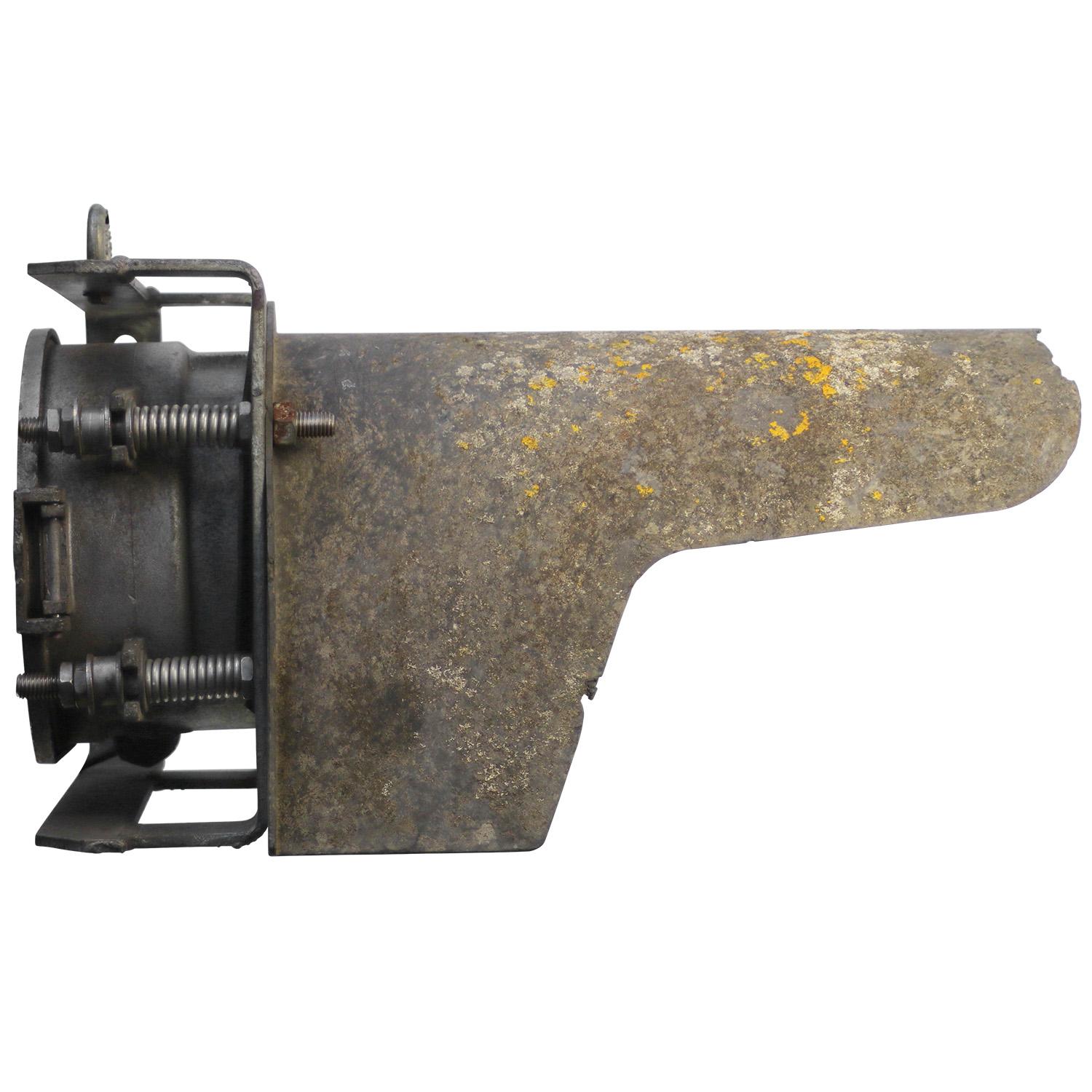 Grauer Schienenstrahler aus Metall von der französischen Eisenbahngesellschaft SNCF 
Original Holophane Glaslinse

Gewicht: 7,10 kg / 15,7 lb

Der Preis gilt für jeden einzelnen Artikel. Alle Lampen sind nach internationalen Normen für Glühbirnen,