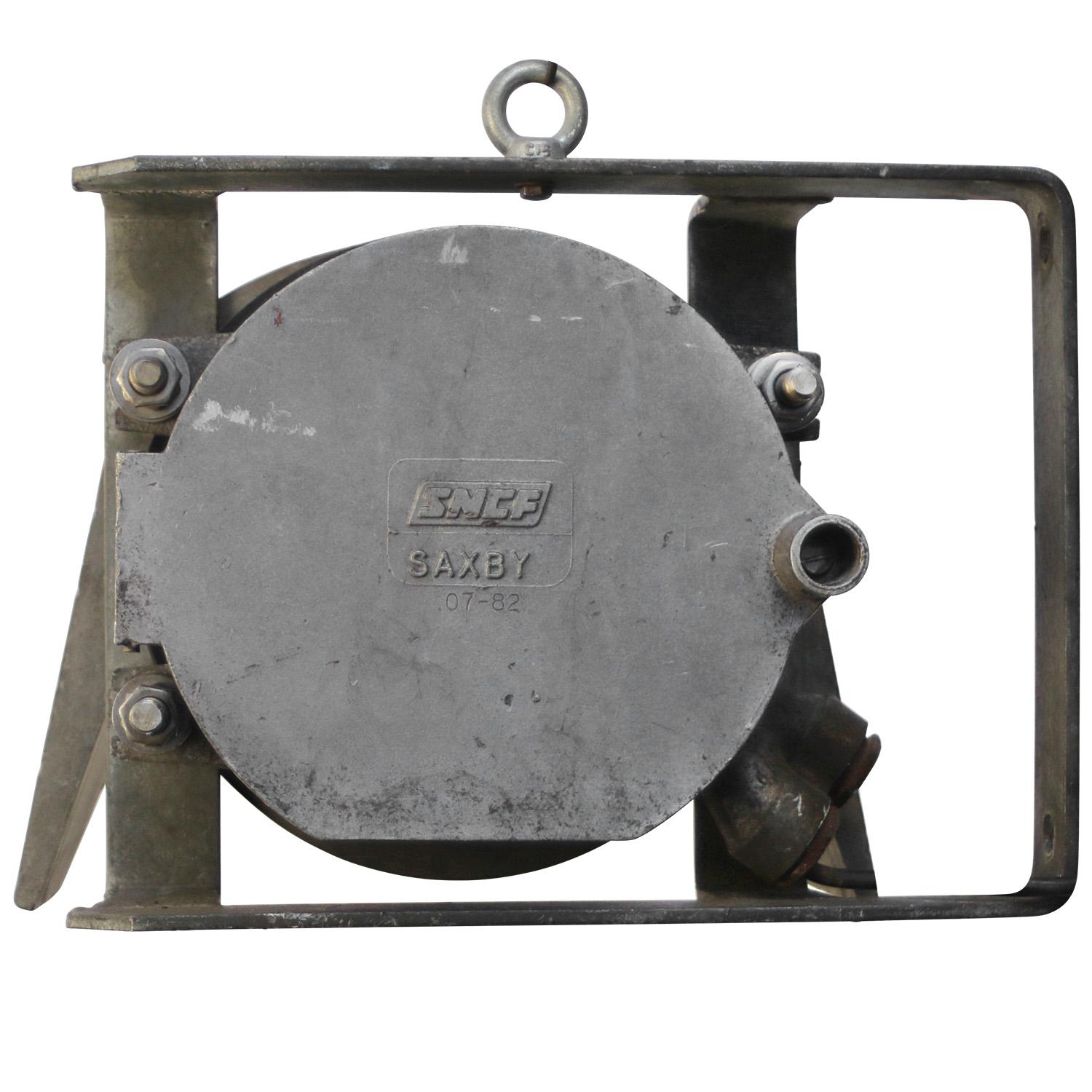Französischer Zug Lampe Grau Metall Holophane Glas Strahler von SNCF Railroad Company im Zustand „Gut“ im Angebot in Amsterdam, NL