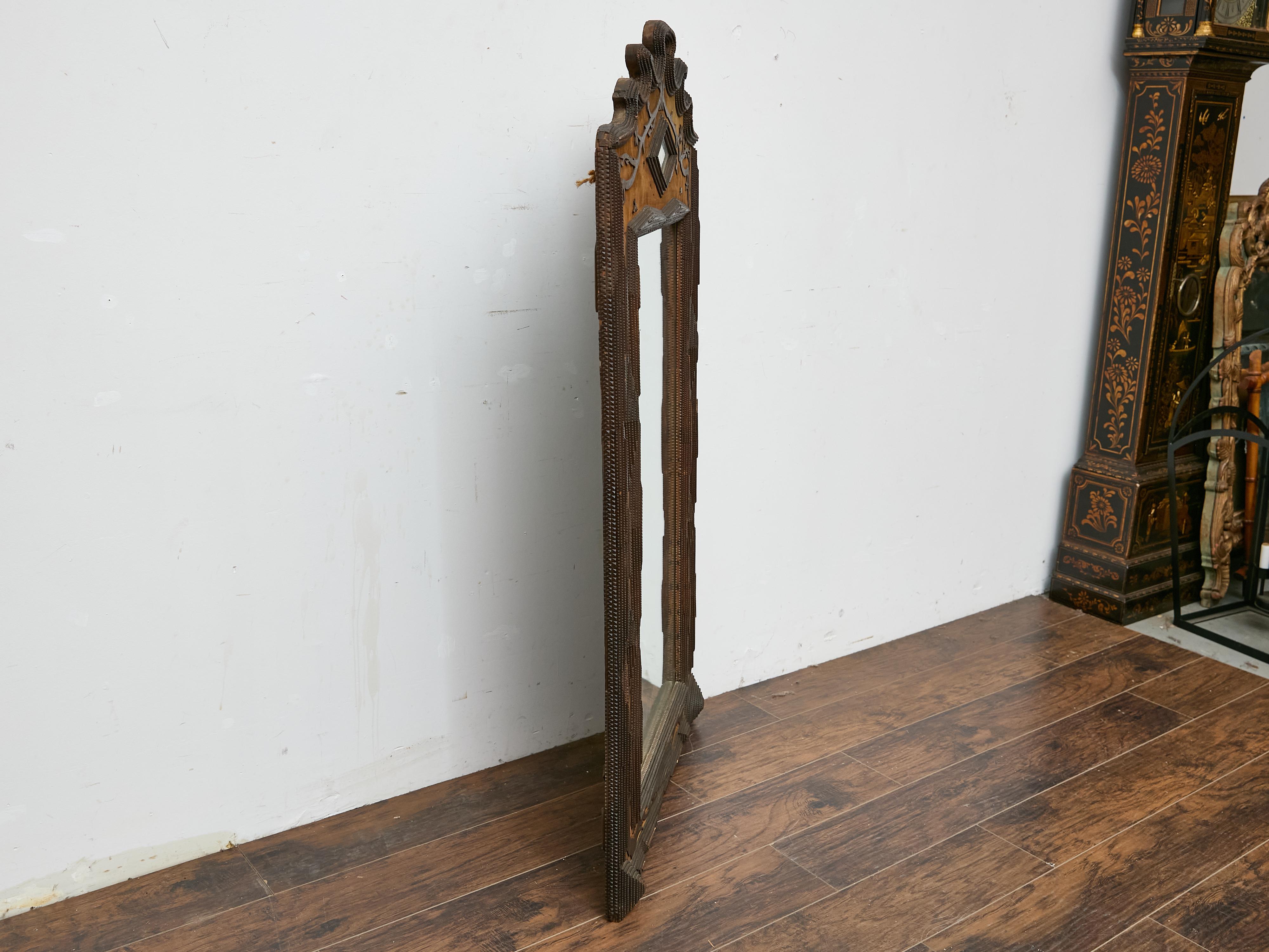 French Tramp Art Mirror with Carved Vines and Diamond Glass Inset, circa 1900 en vente 2