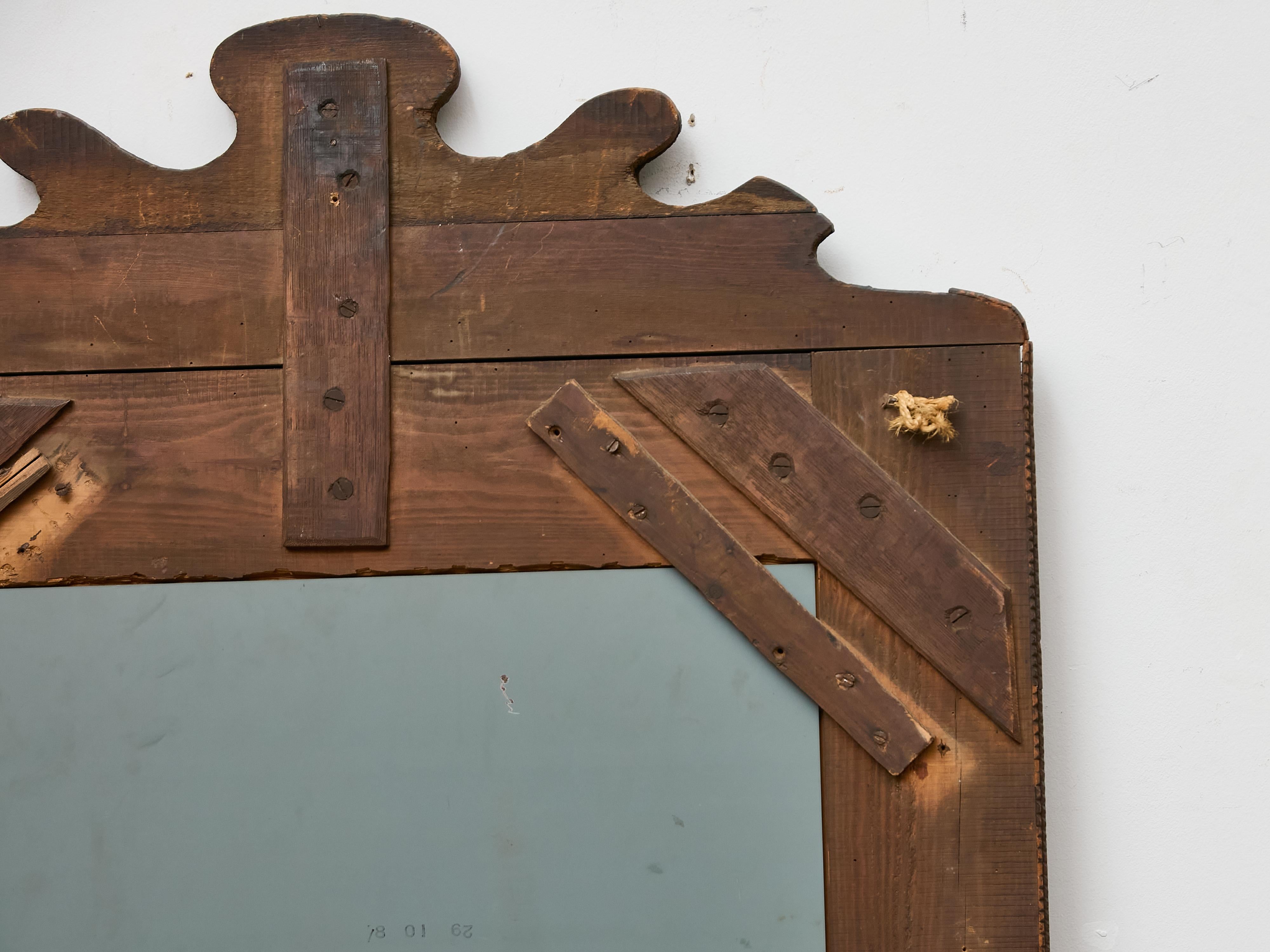 French Tramp Art Mirror with Carved Vines and Diamond Glass Inset, circa 1900 en vente 4