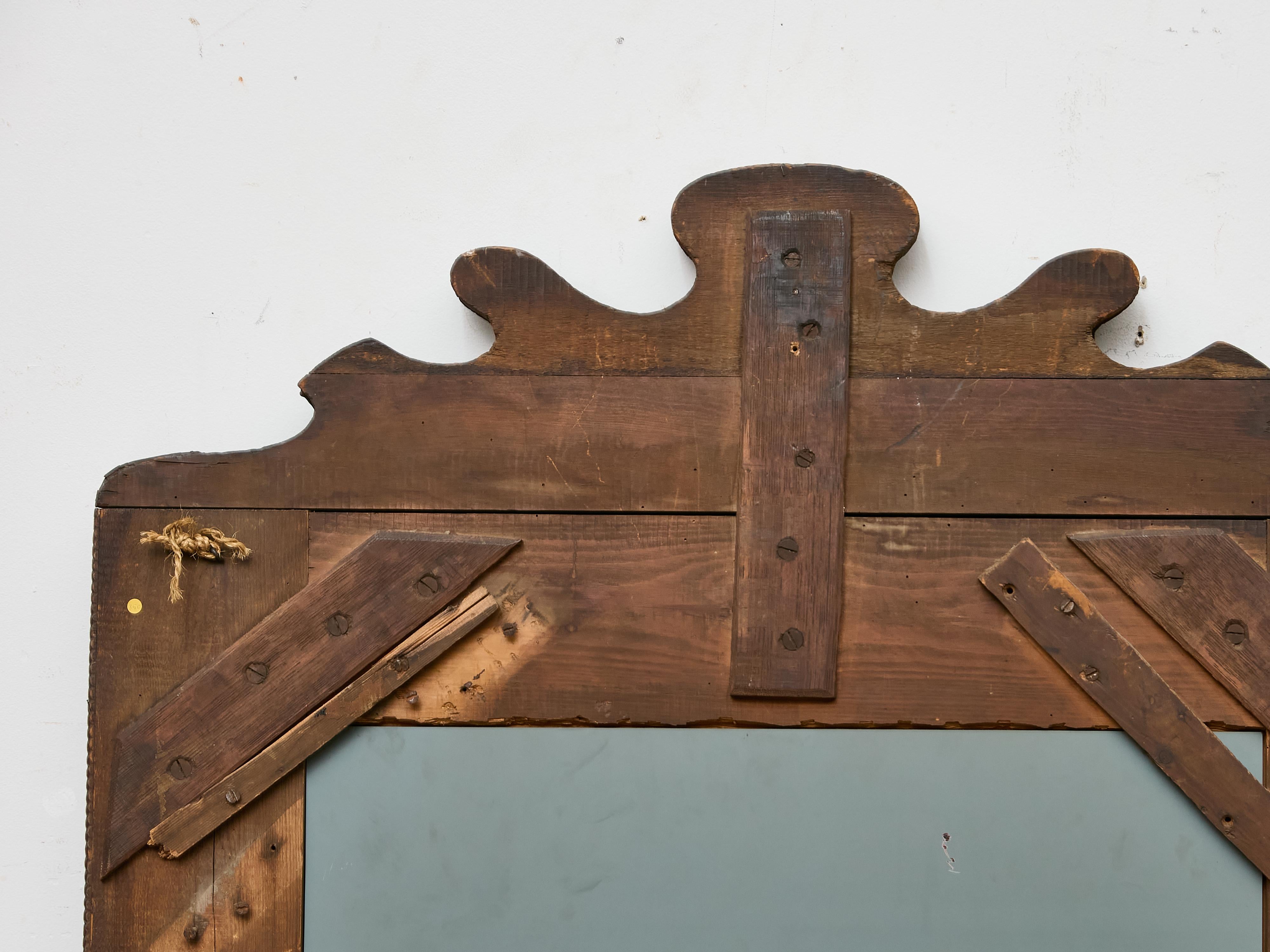 French Tramp Art Mirror with Carved Vines and Diamond Glass Inset, circa 1900 en vente 5