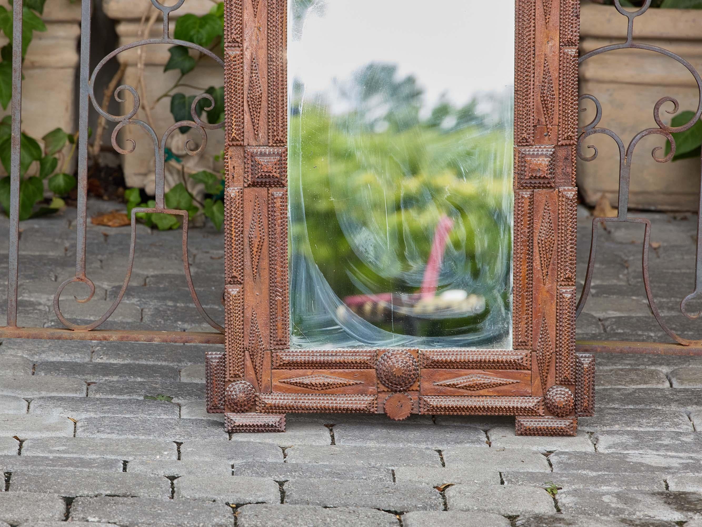 Artisanat Miroir français Art Carved avec gravure à encoches, Circa 1900 en vente