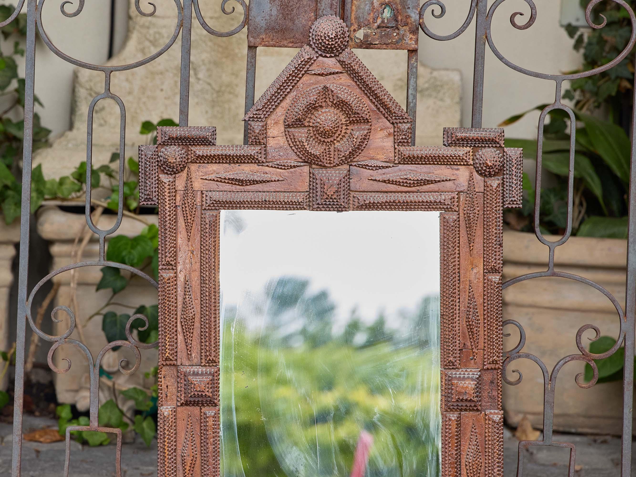 Sculpté Miroir français Art Carved avec gravure à encoches, Circa 1900 en vente