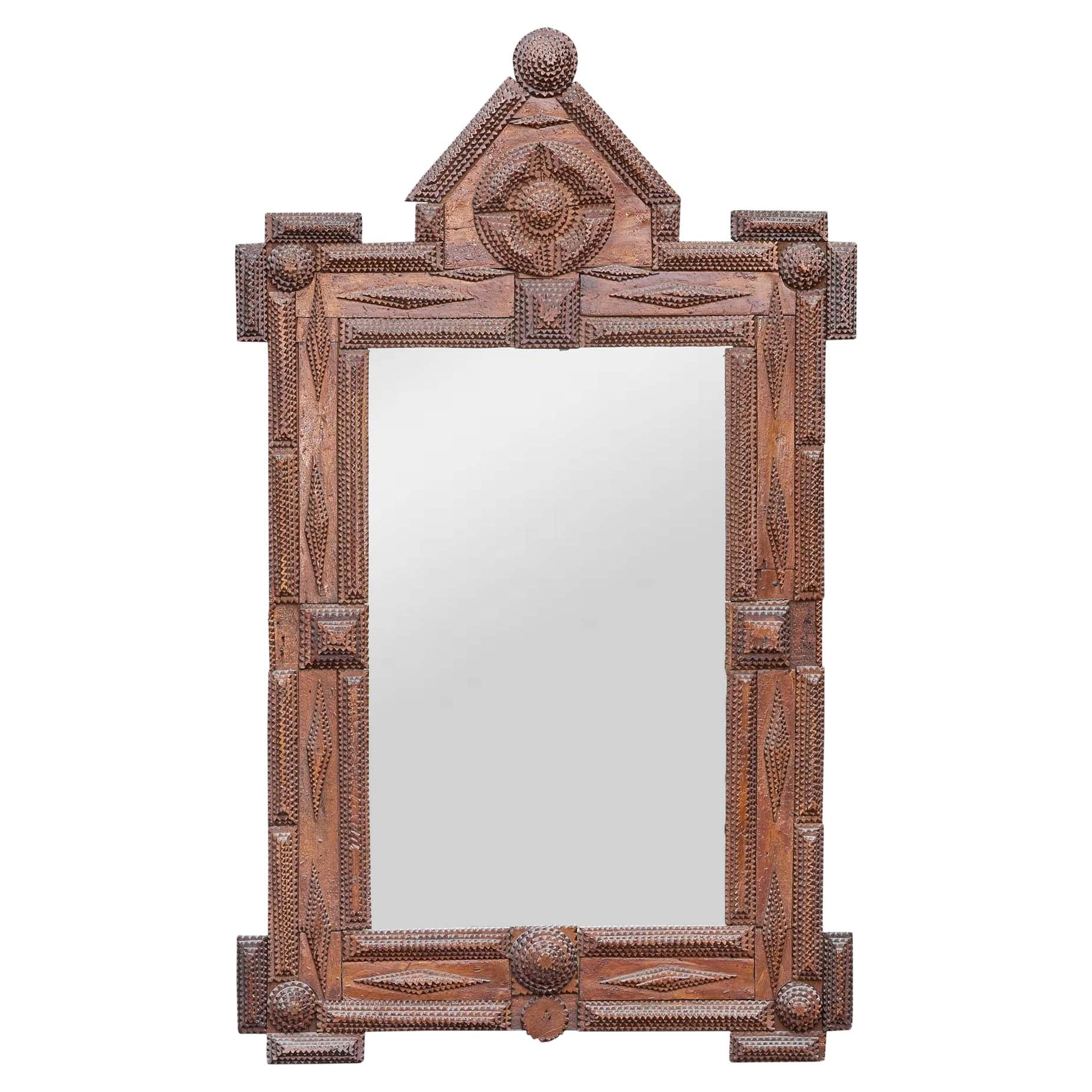 Specchio francese Tramp Art con intaglio dentellato a strati, CIRCA 1900