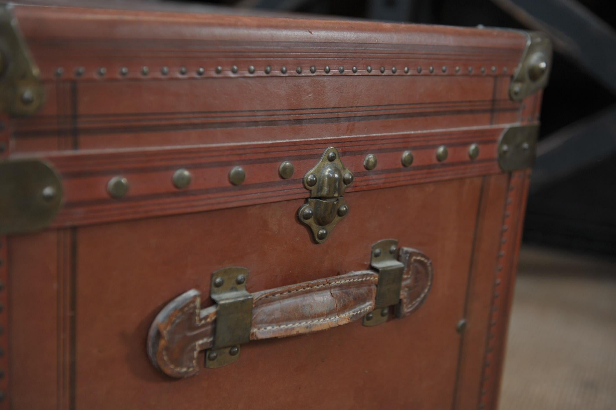 French Transatlantic Paris Traveling Trunk with 2 Inside Compartment, circa 1920 For Sale 3