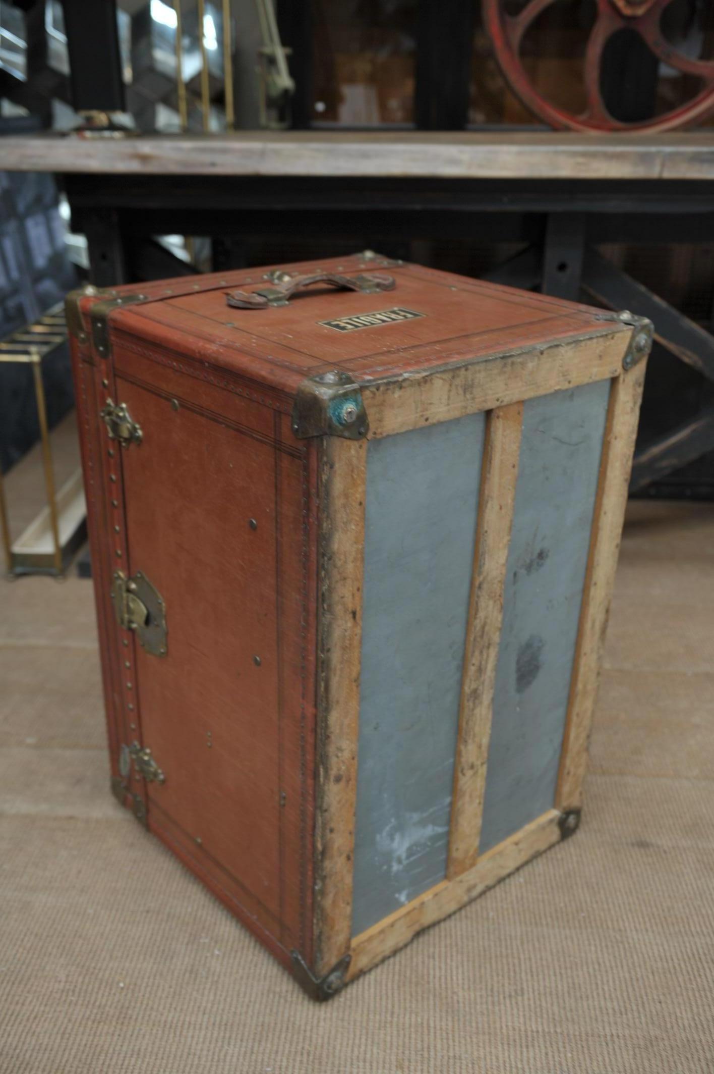 French Transatlantic Paris Traveling Trunk with 2 Inside Compartment, circa 1920 For Sale 6