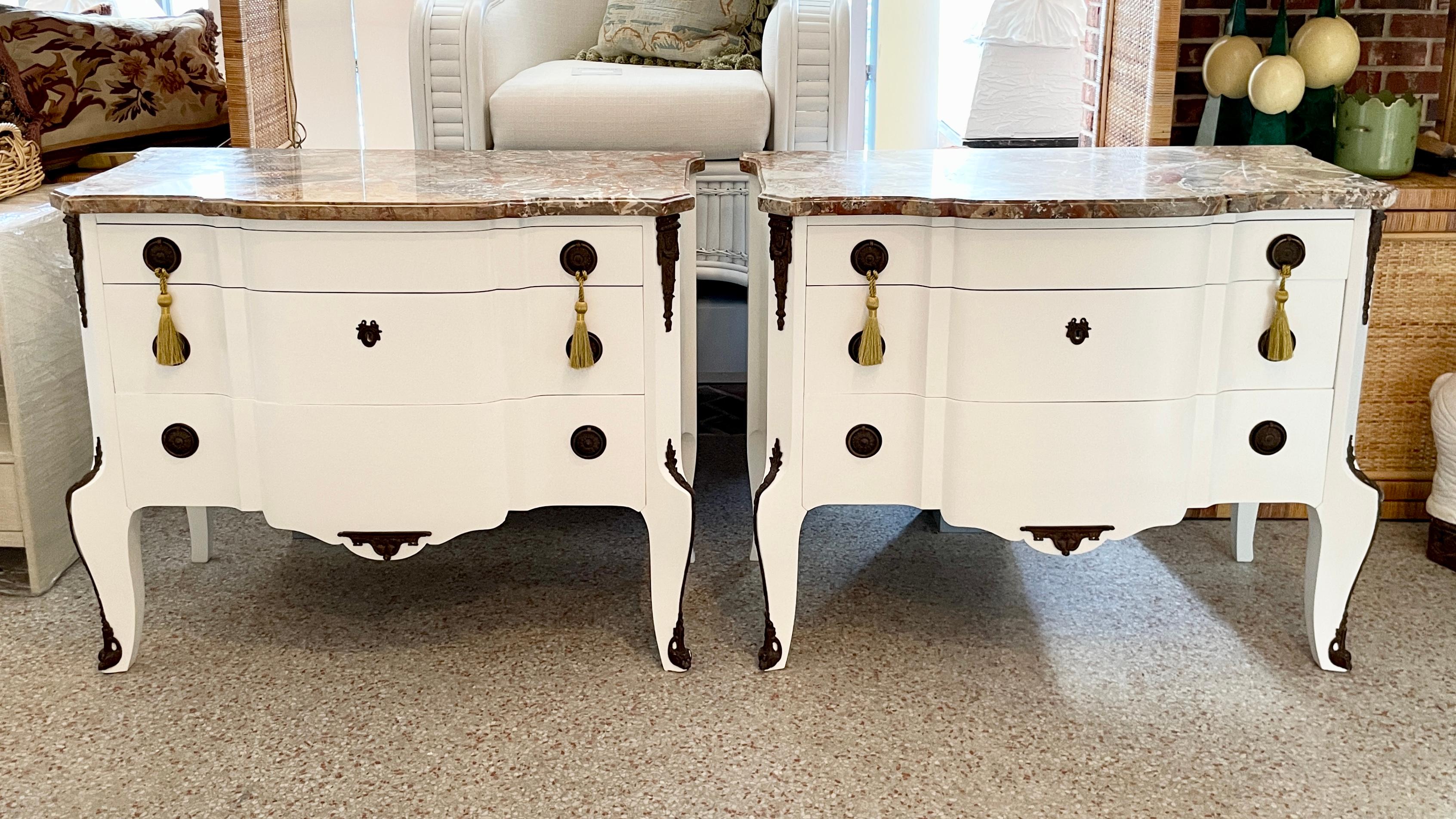French Transition Commodes With Original Marble Tops - a Pair In Good Condition For Sale In Los Angeles, CA