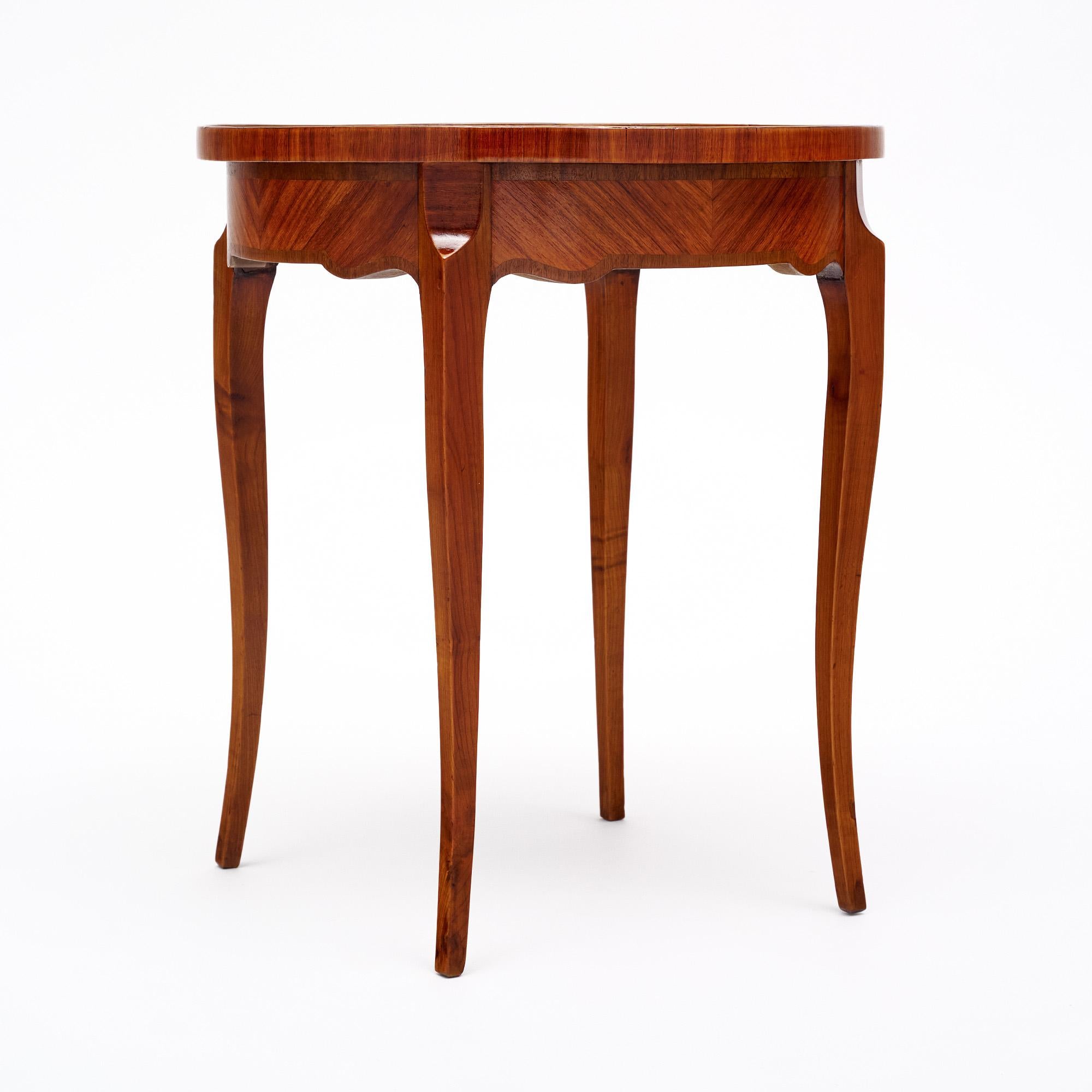 French Transition Period Side Table (Französisch) im Angebot