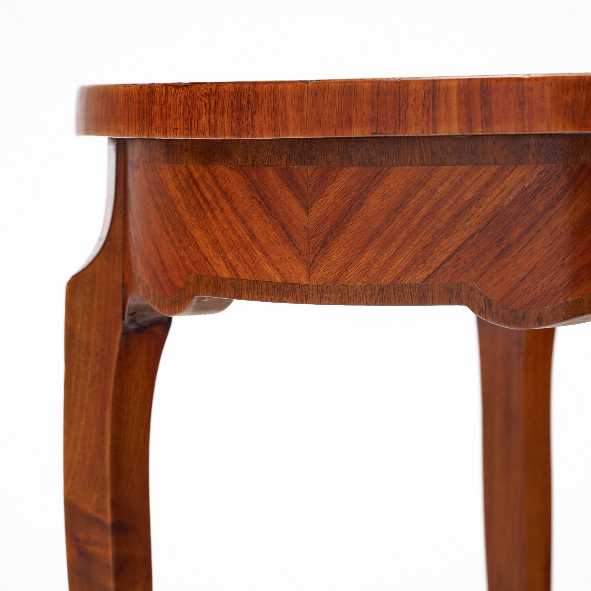 French Transition Period Side Table (Mitte des 20. Jahrhunderts) im Angebot