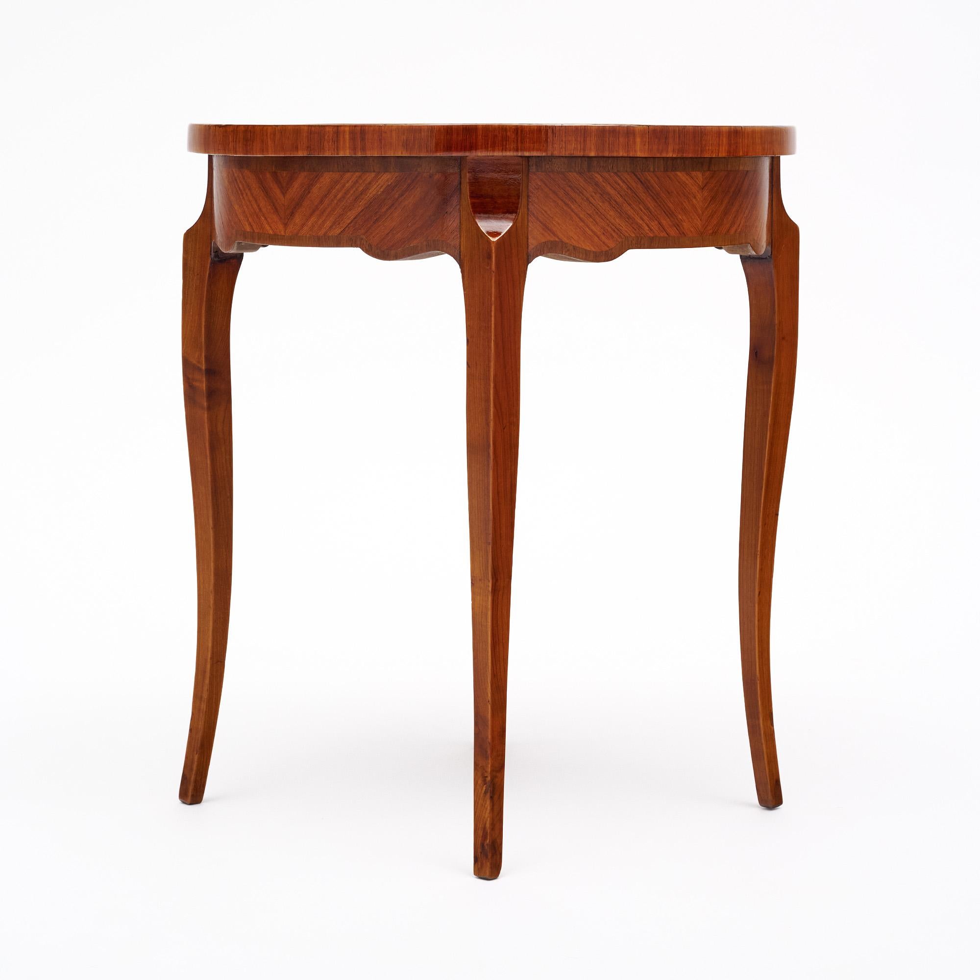 French Transition Period Side Table (Kirsche) im Angebot