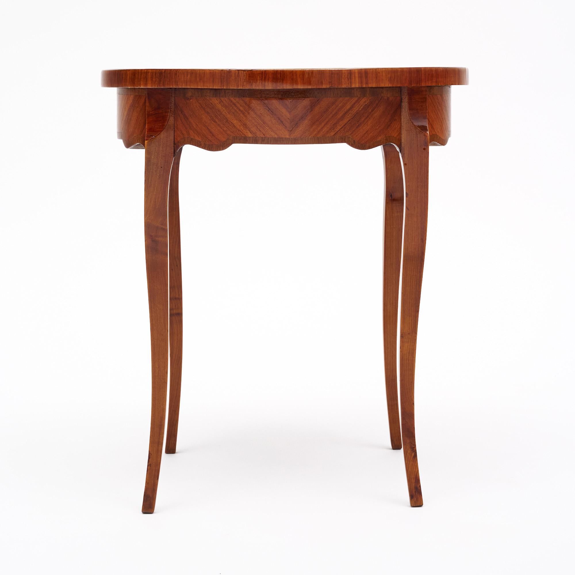 French Transition Period Side Table im Angebot 1