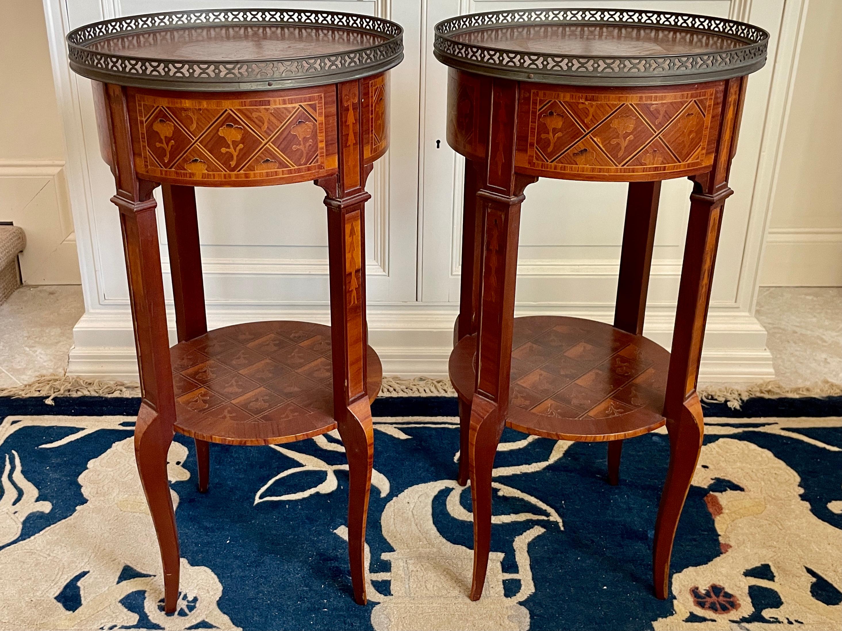 French Transition Side Tables, a Pair In Good Condition For Sale In Los Angeles, CA