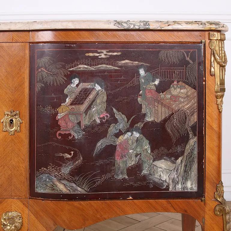 Commode francese di transizione Chinoiserie con piano in marmo Breccia in vendita 4