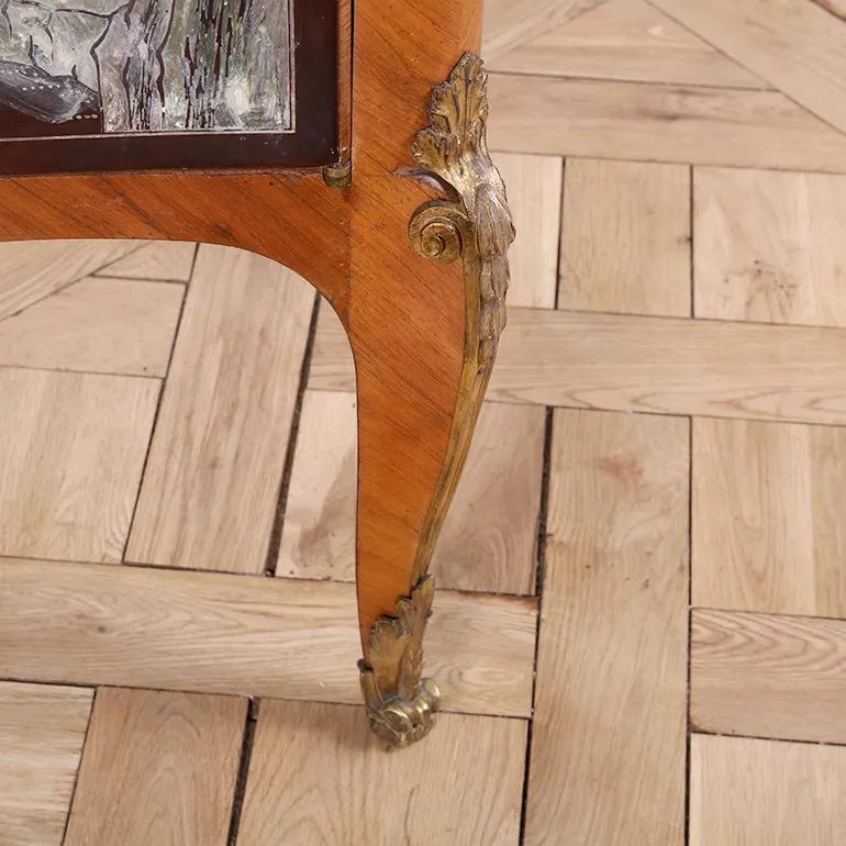 Commode francese di transizione Chinoiserie con piano in marmo Breccia In condizioni buone in vendita a Vancouver, British Columbia