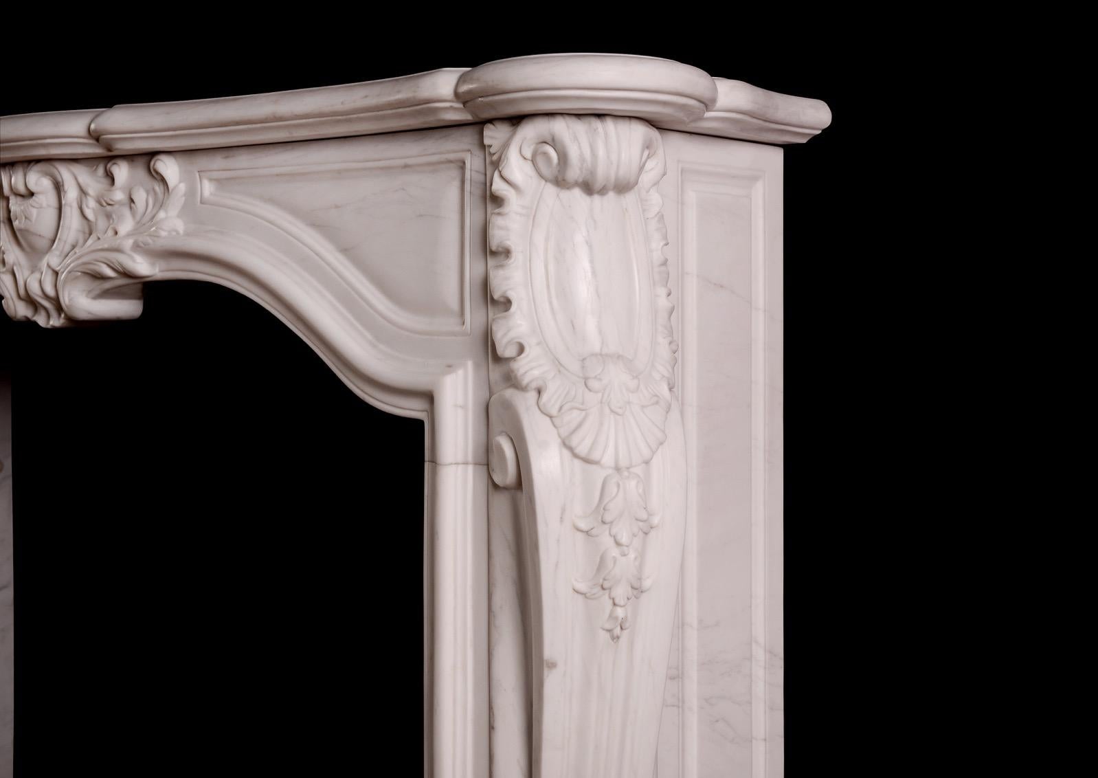 French Transitional Louis XIV/XV Marble Fireplace In Good Condition For Sale In London, GB