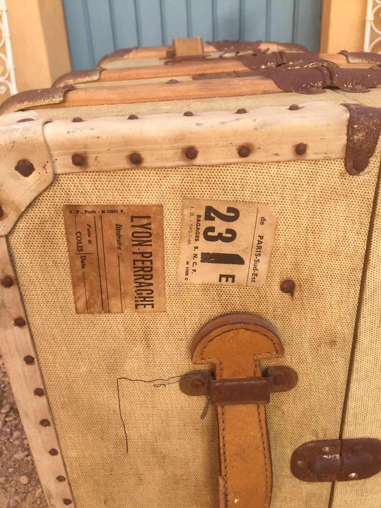 French Travel Trunk, 1940s In Fair Condition In LEGNY, FR
