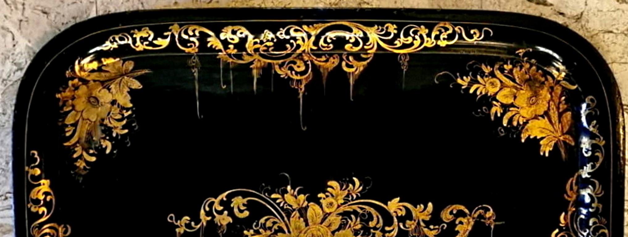French Tray Napoleon III Style in Metal Hand Painted with Gold Paint For Sale 2