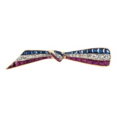 Tied Ribbon Brooch 18kt Gold, Diamonds, Rubies and Sapphires, French circa 1920