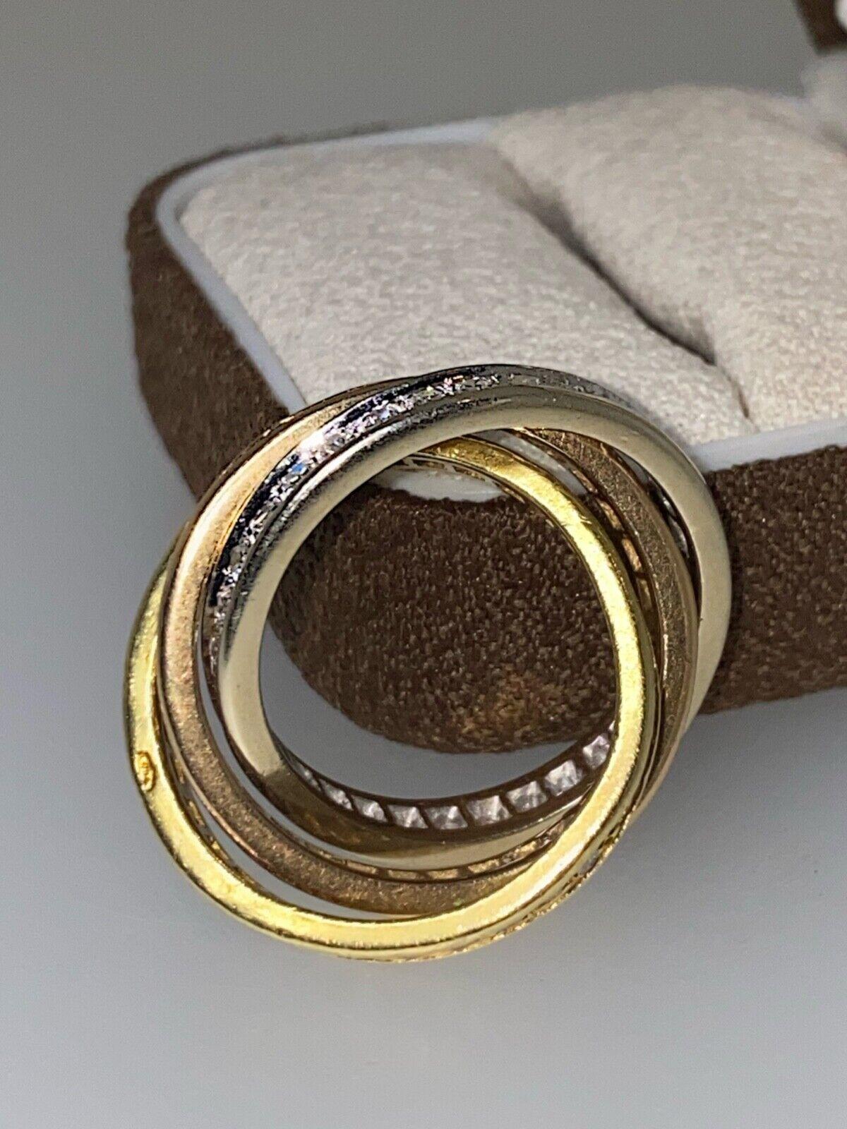 French Tri-Colour 18k Gold & Eternity Diamond Trinity Bands/Russian Wedder Ring In Excellent Condition For Sale In MELBOURNE, AU
