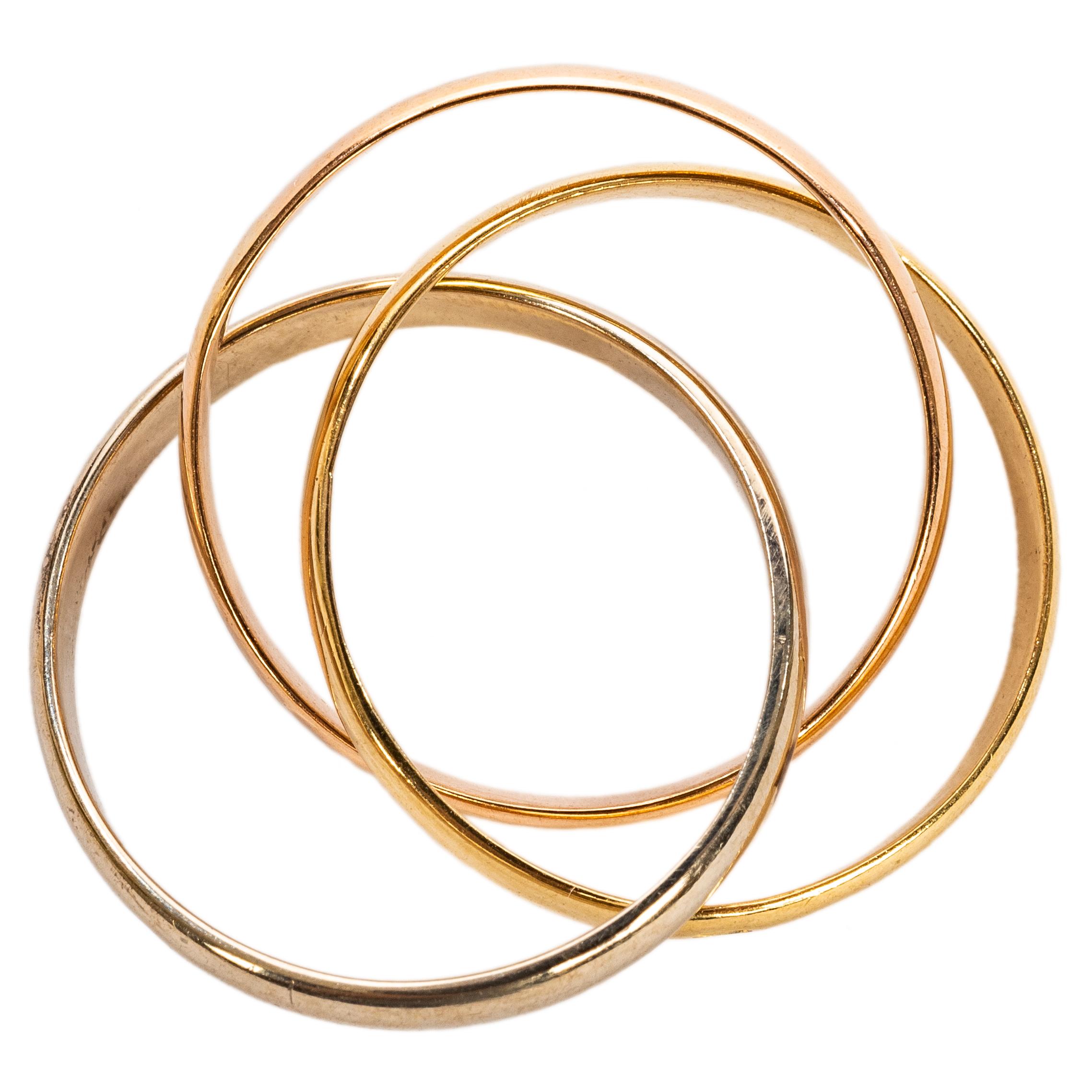 French triple band ring in three colors of 18k gold, 20th Century, of classic design, in 18k white gold, 18k rose gold and 18k yellow gold.

Bands measure 2.5 mm. Each band with French control mark.

Ring size 4 1/4. 

